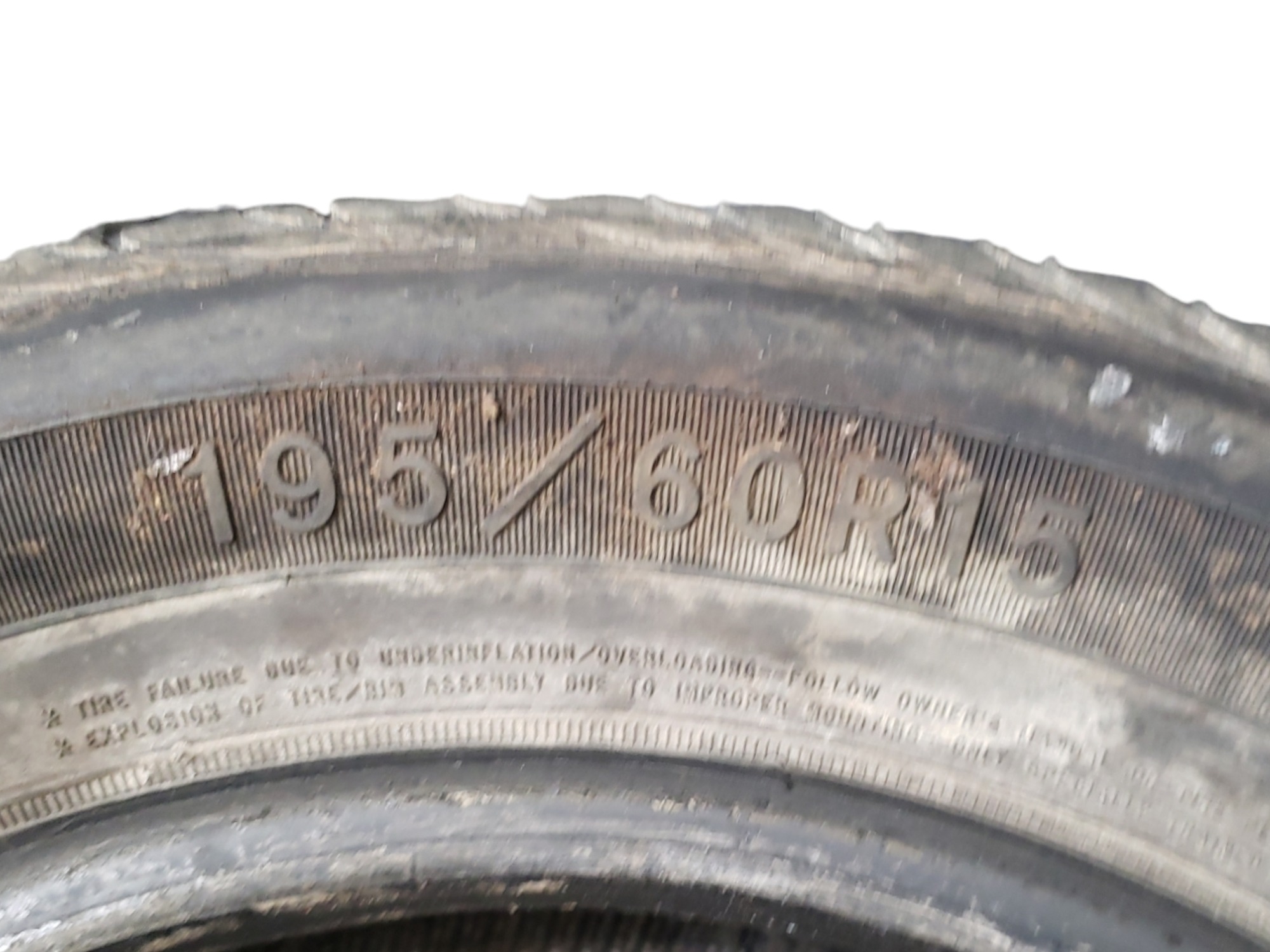 Pneu Usado 195 60 R15 Goodyear  A1 4