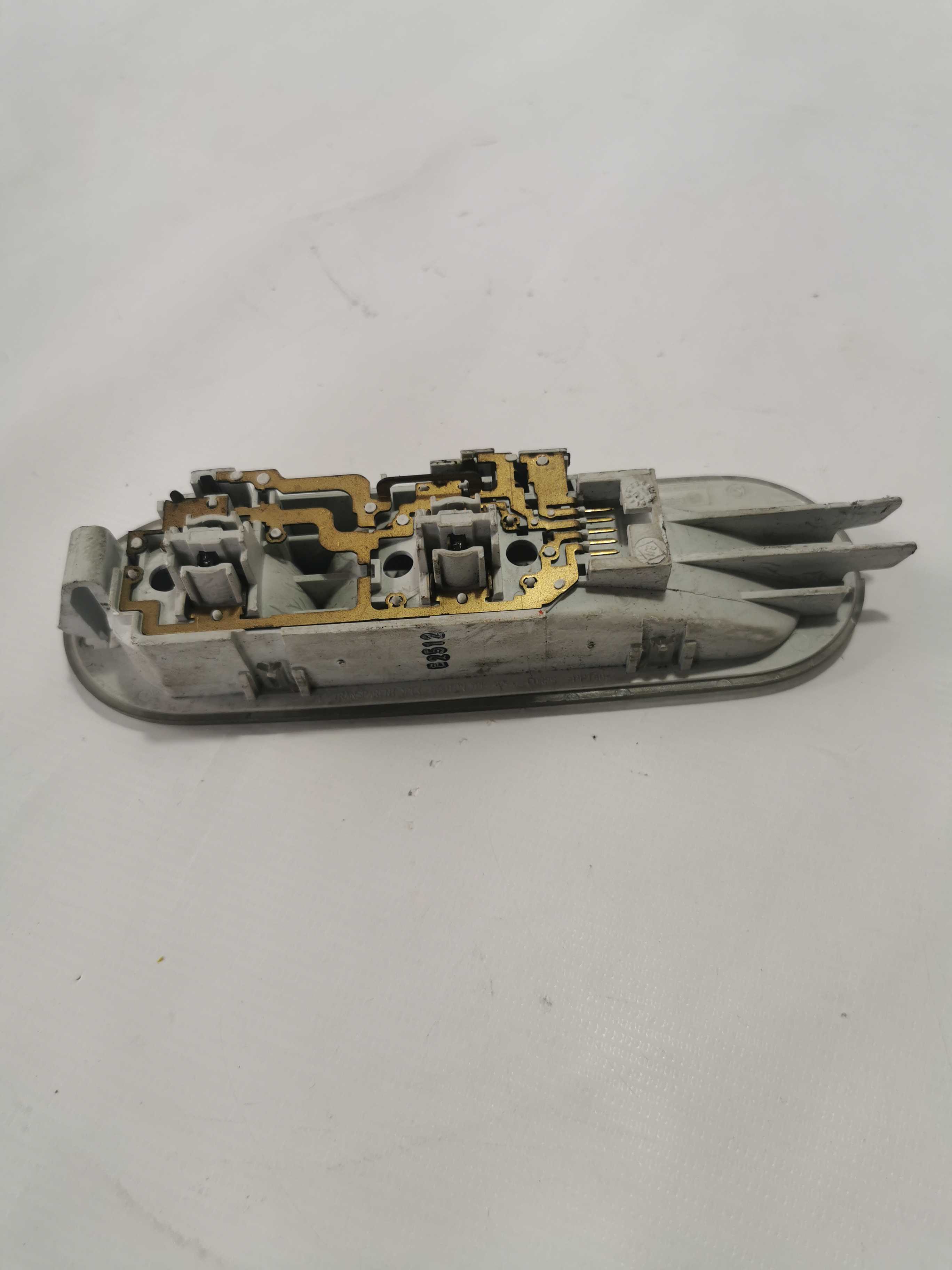 Luz De Cortesia Sandero Stepway 2013 8200073231 Branco Branco 2