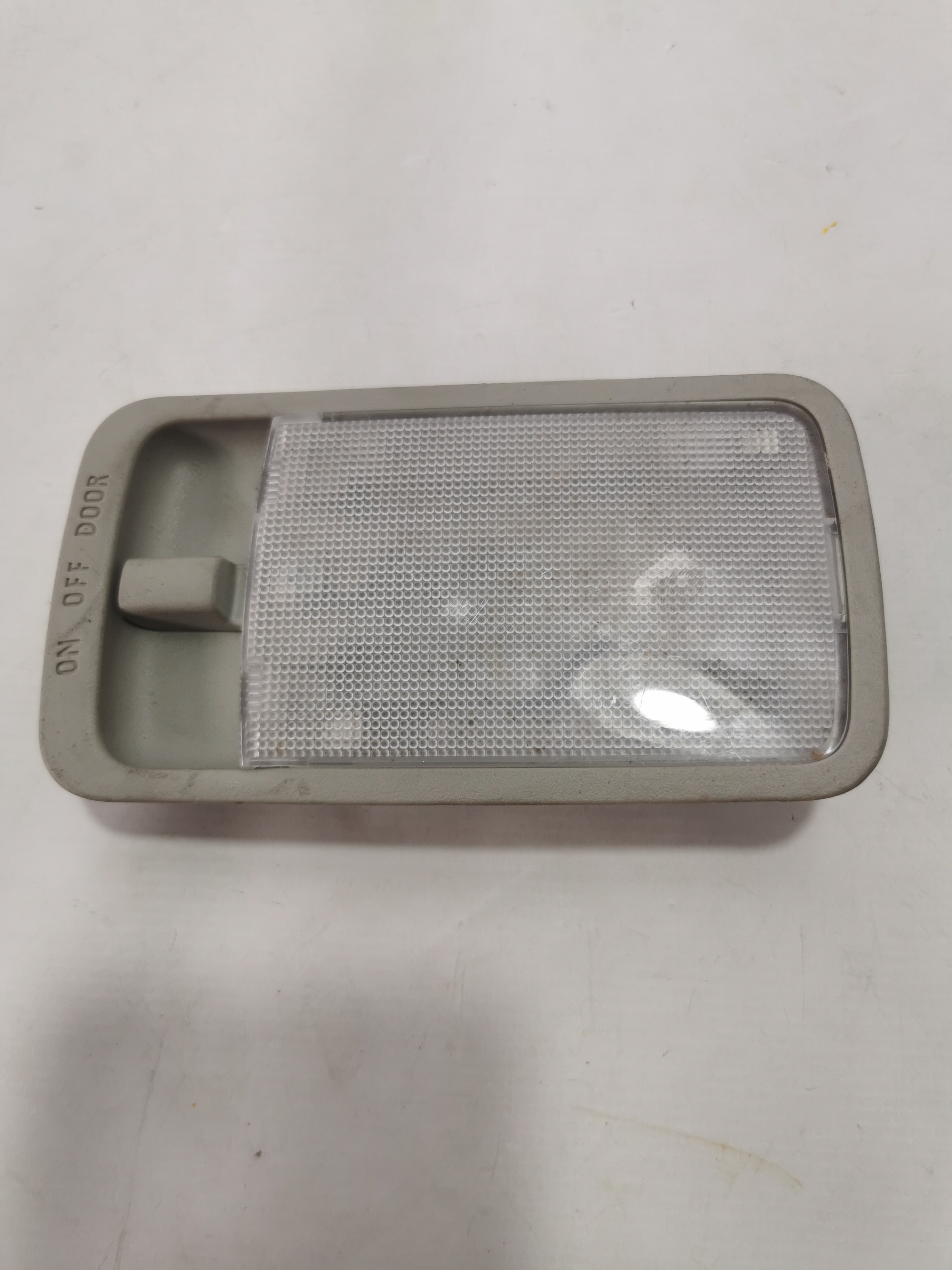 Luz De Cortesia Nissan Versa 2019 26410e100a 3