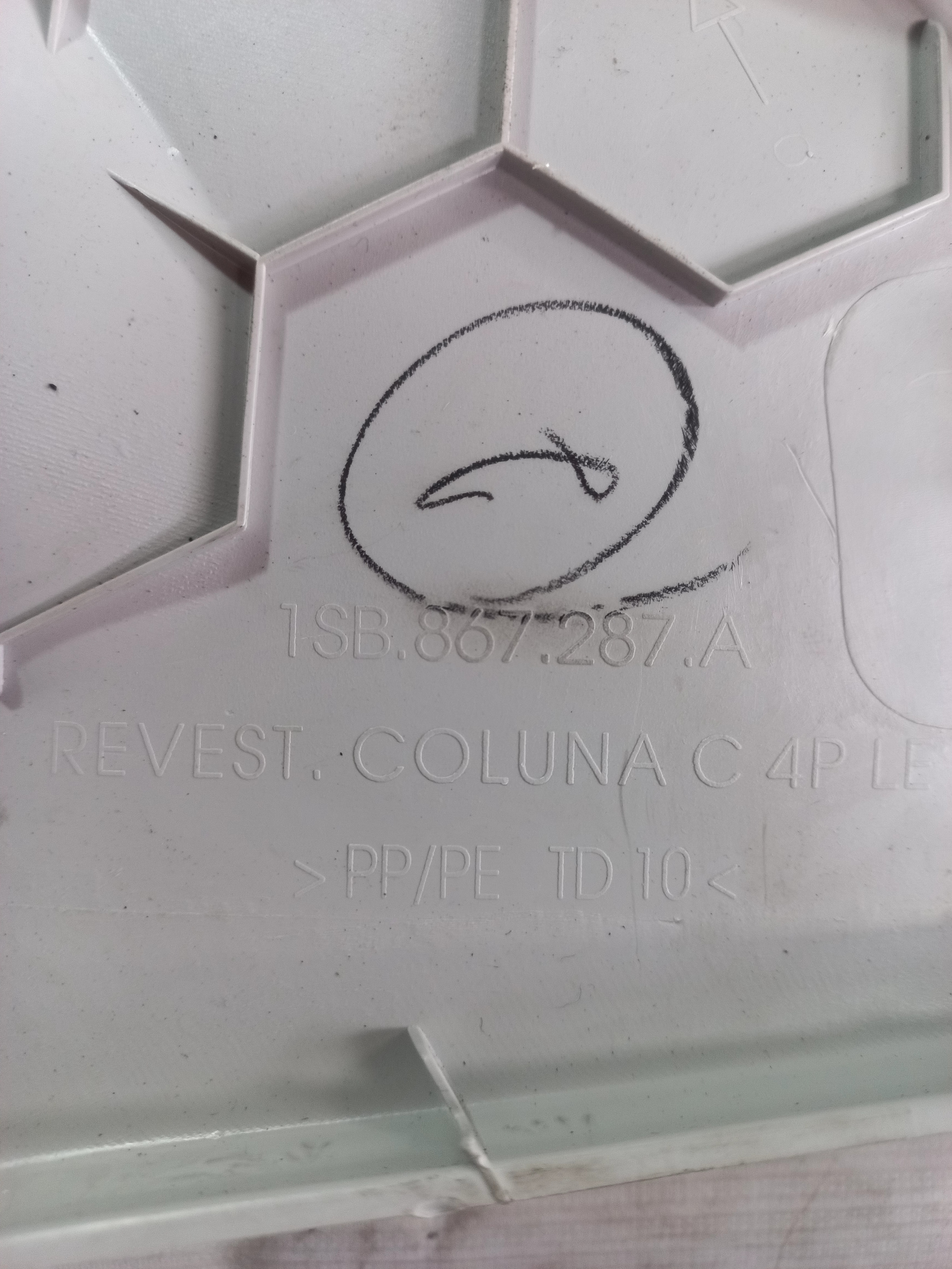Acabamento Coluna Traseira Esquerda Volkswagen Up Take 2014 4