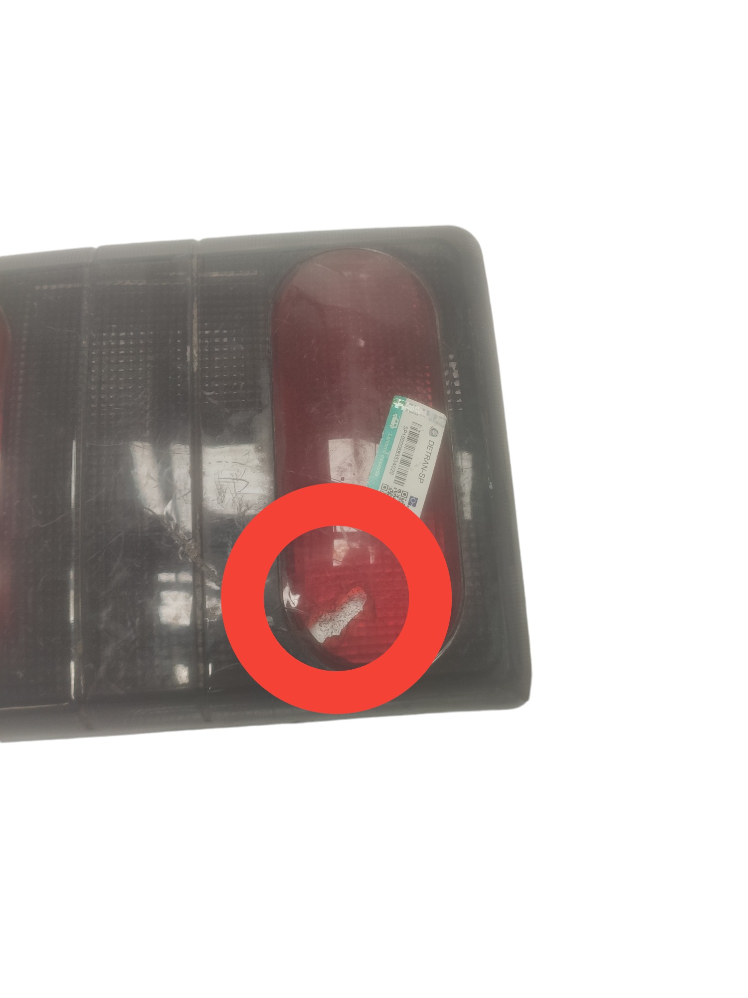Lanterna esquerda Renault Trafic 1997 com detalhe 3