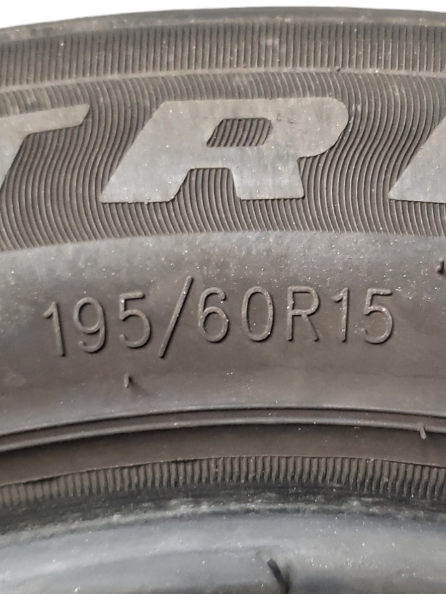 Pneu Usado 195 60 R15 Triangle A1 4