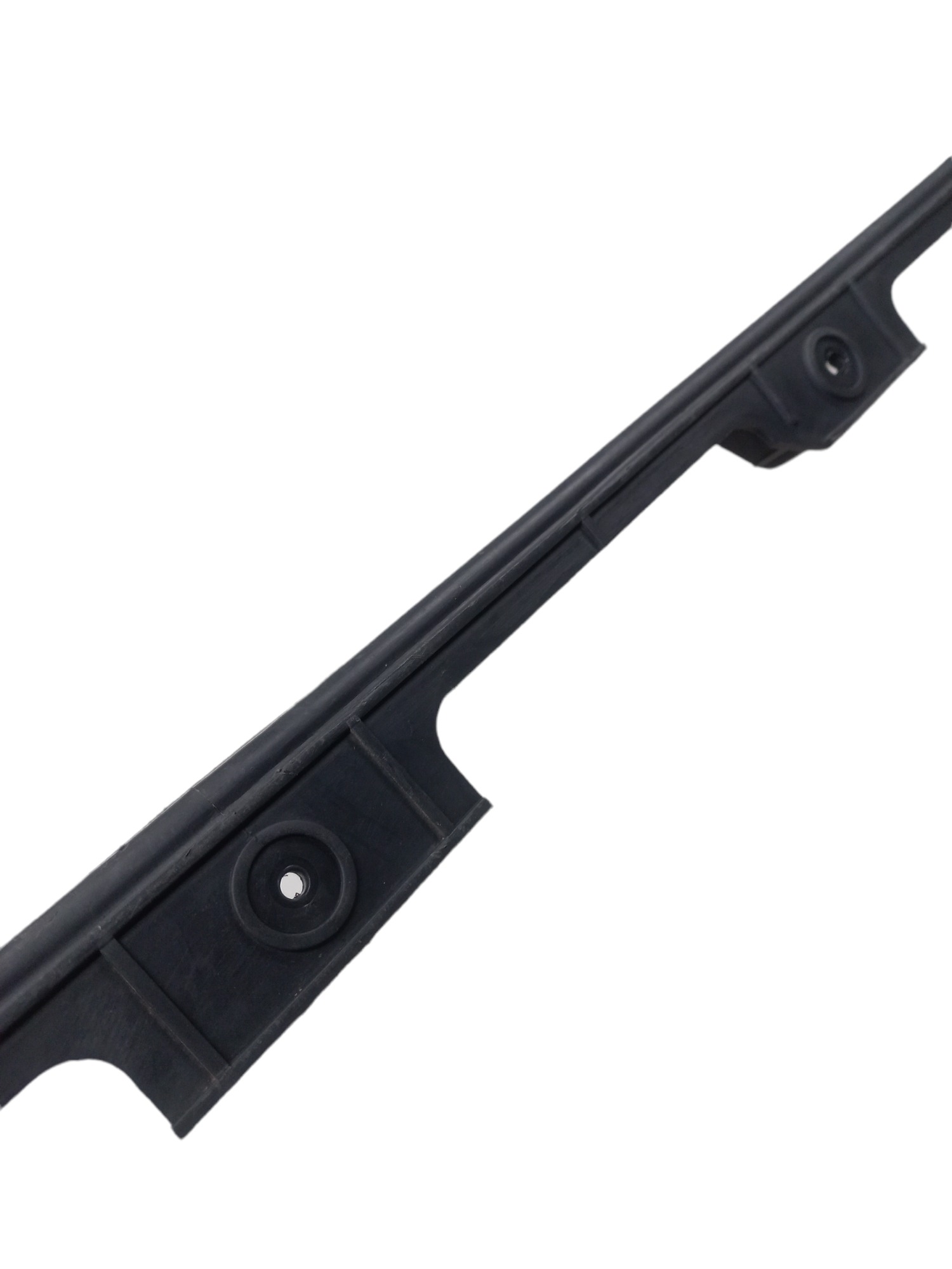Guia Para-choque Tras. Central Volkswagen Fox 2008 5z0807863 2