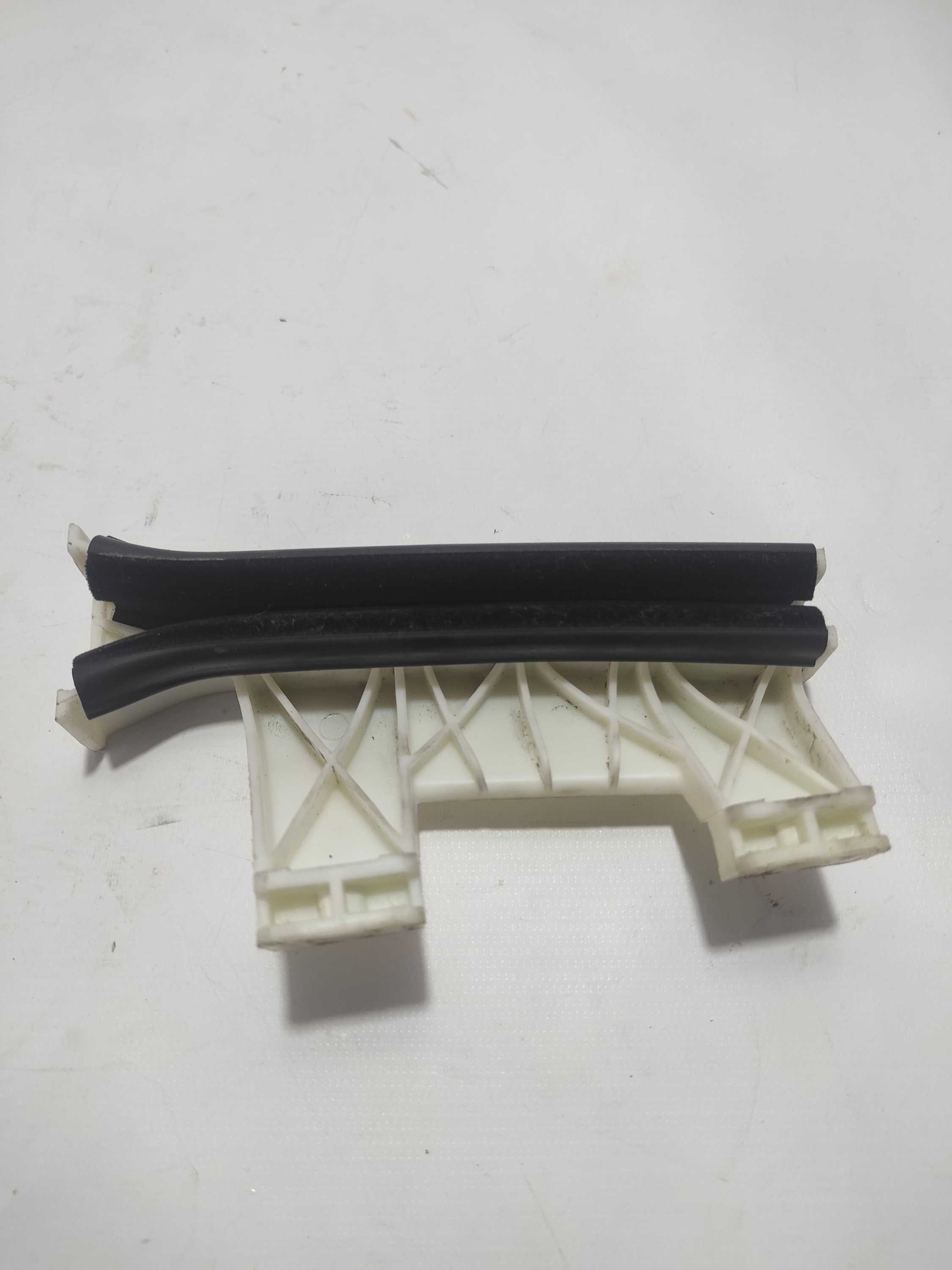 Guia Do Vidro Traseiro Esquerdo Citroen C3 Glx 9653410480 2