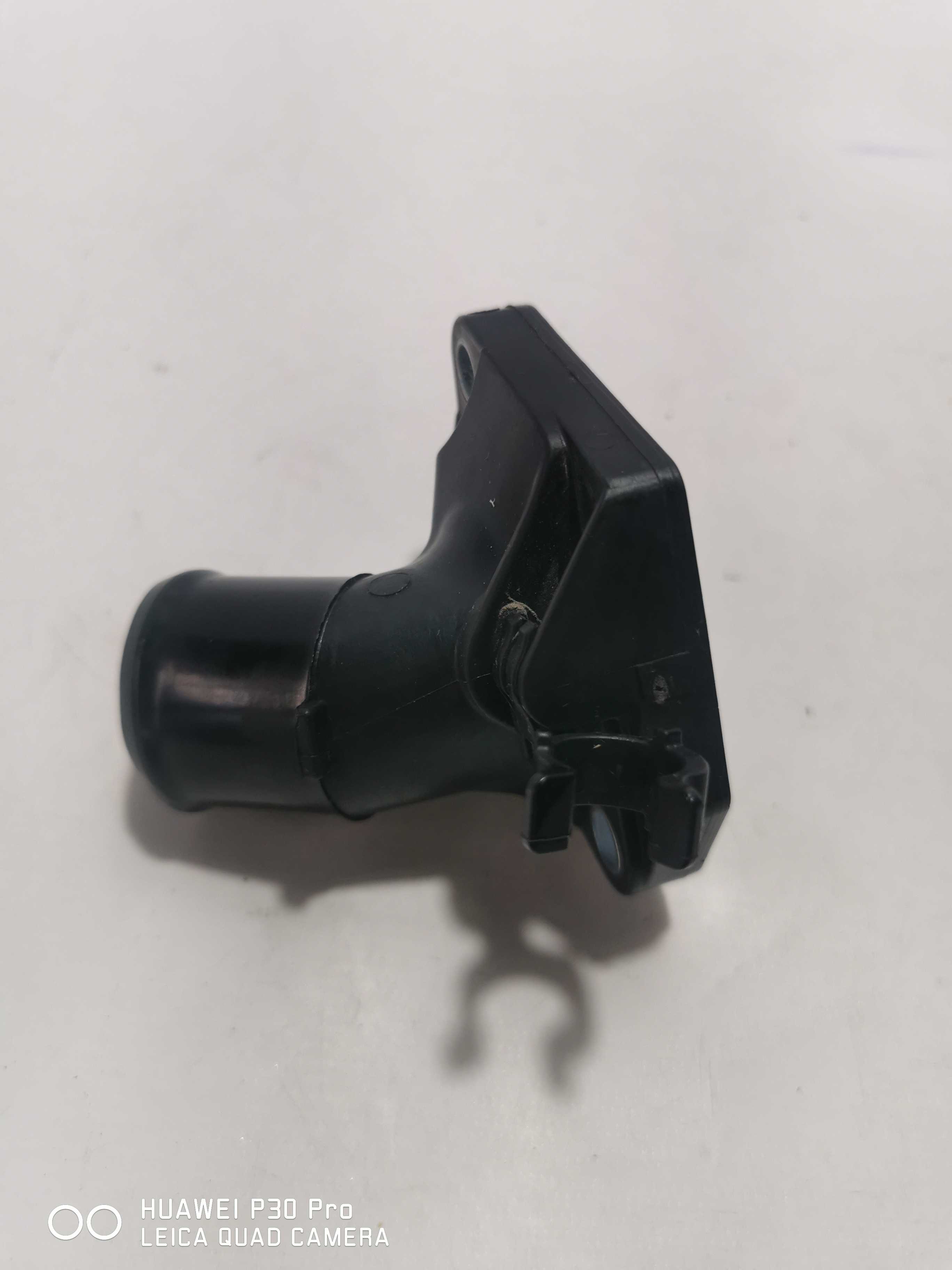 Carcaça Cano Válvula Termostática Nissan Versa 2019 1