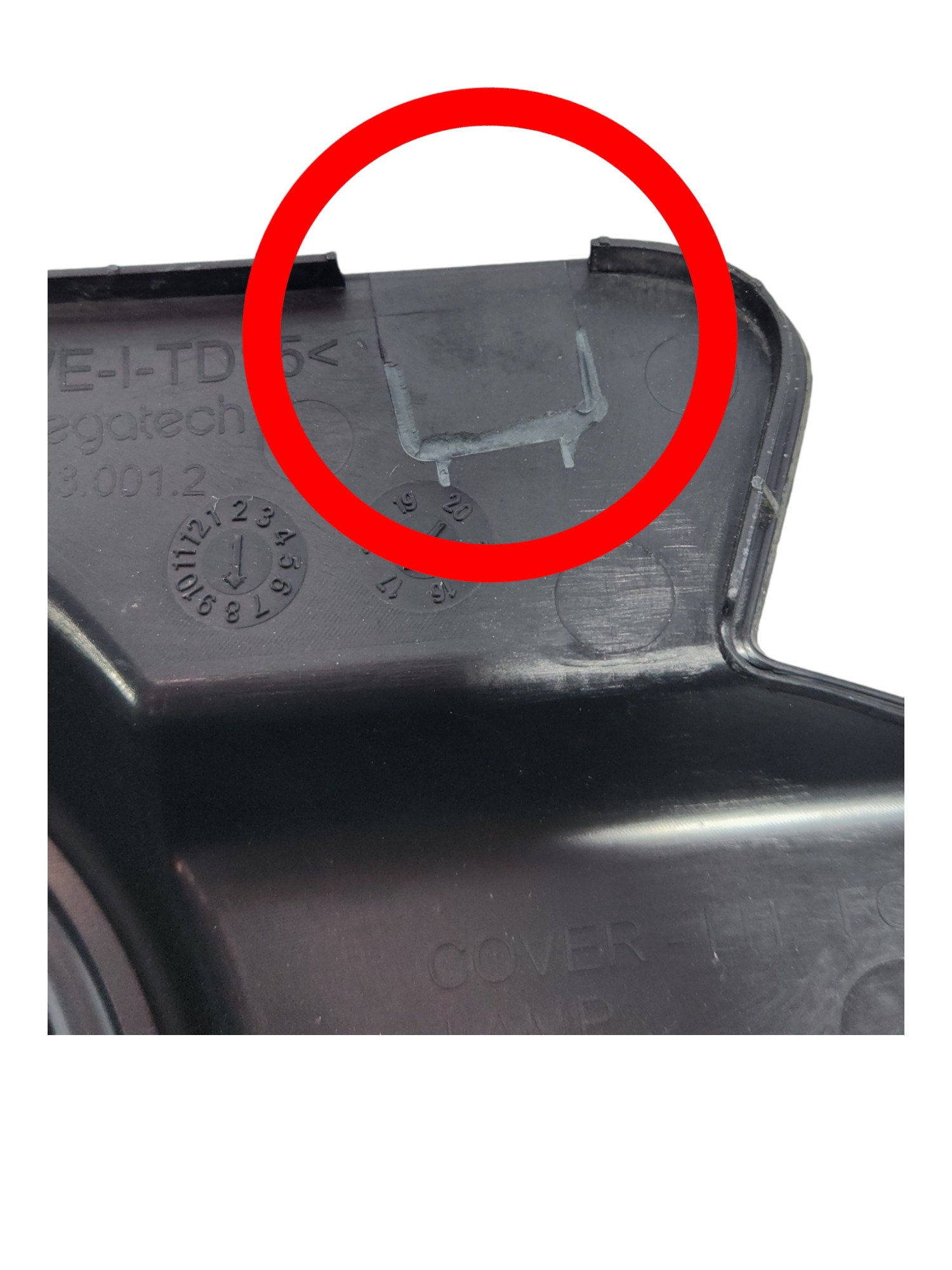 Moldura Farol Milha Dir Renault Kwid Zen 2018 Com Detalhe 3