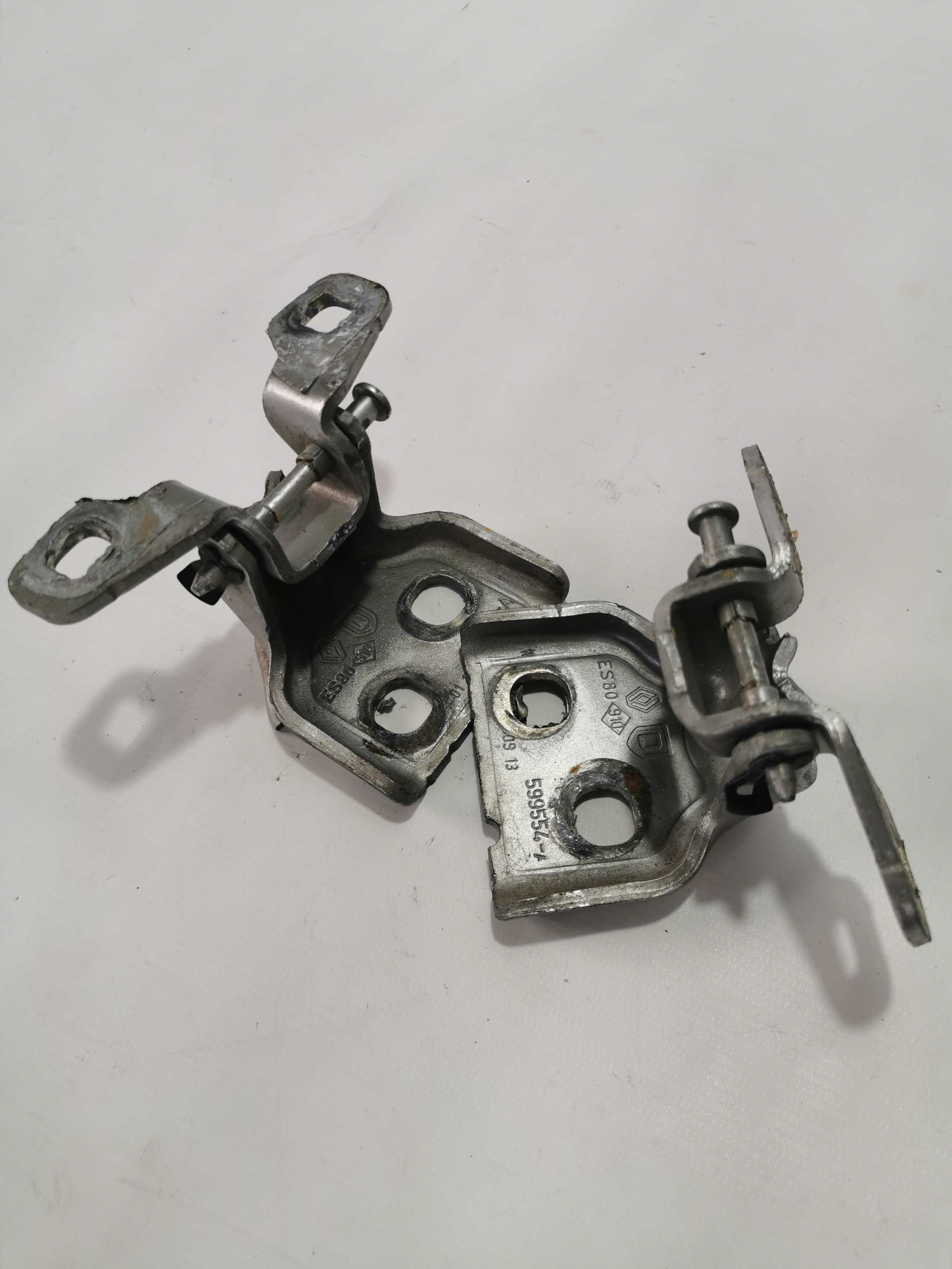 Dobradiça Porta Dianteira Esquerda Sandero Stepway 2