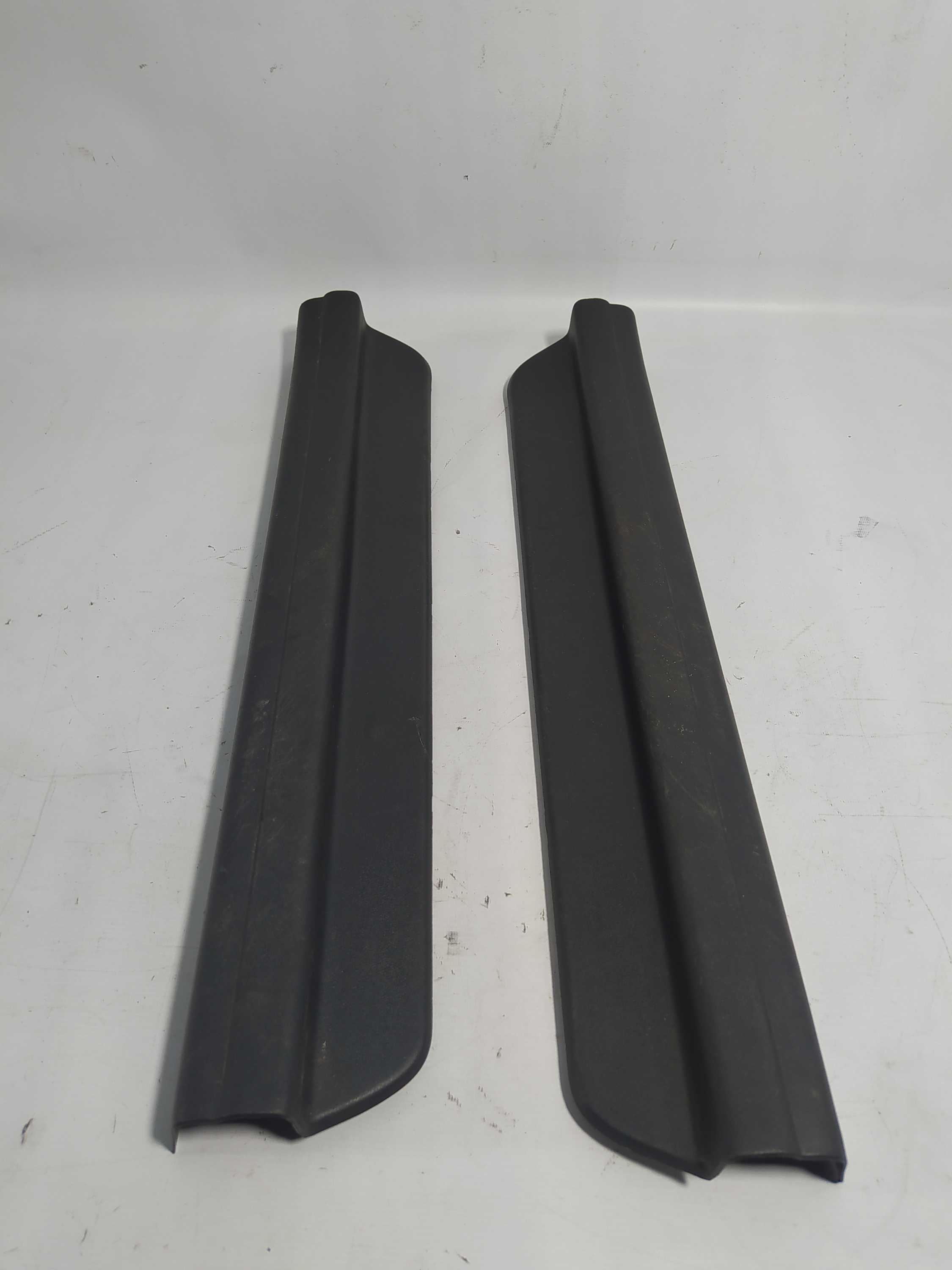 Soleira Da Porta Dianteira Esquerda Hyundai I30 2008 A 2012