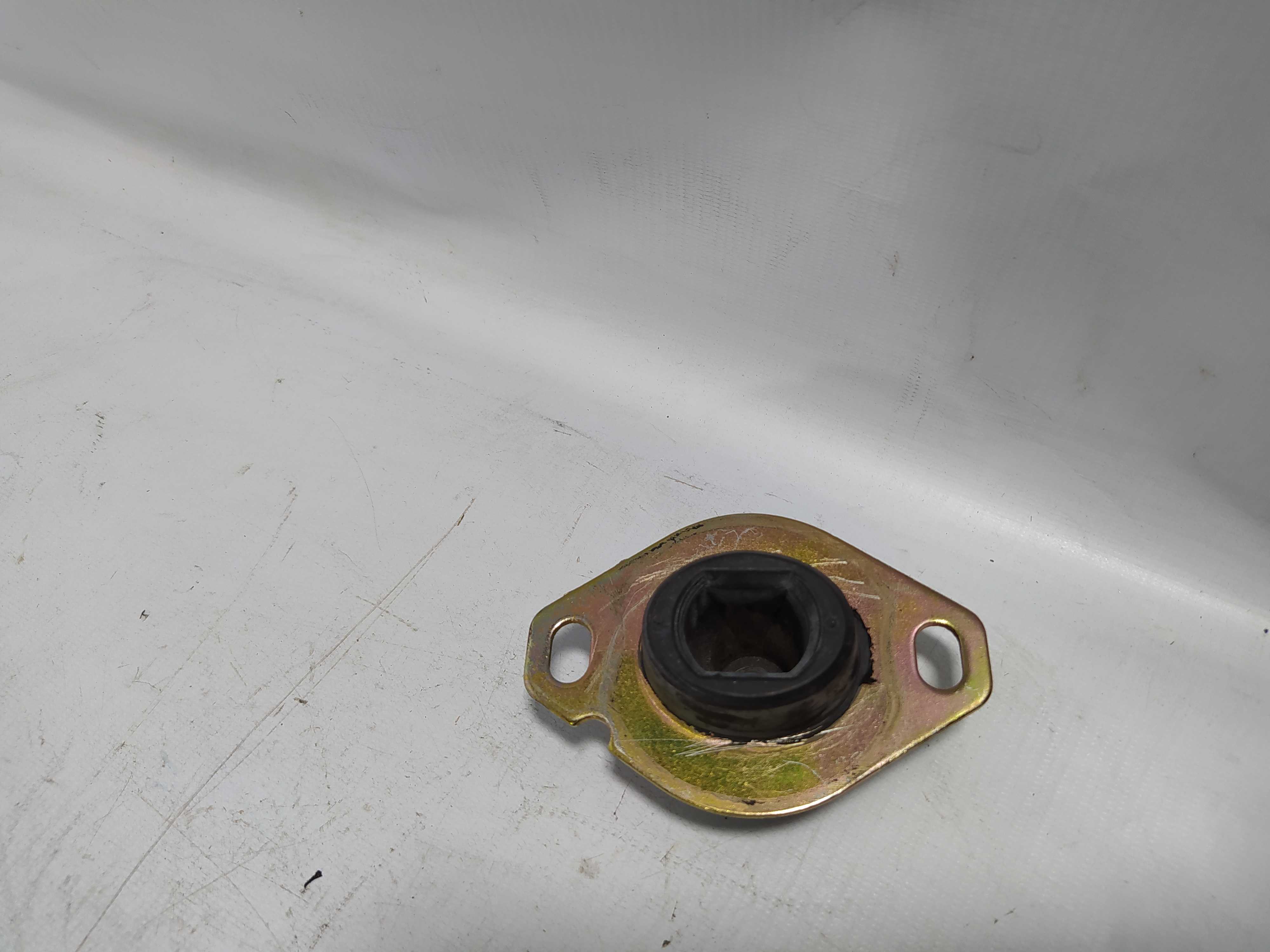 Coxim superior do motor lado esquerdo Peugeot 3