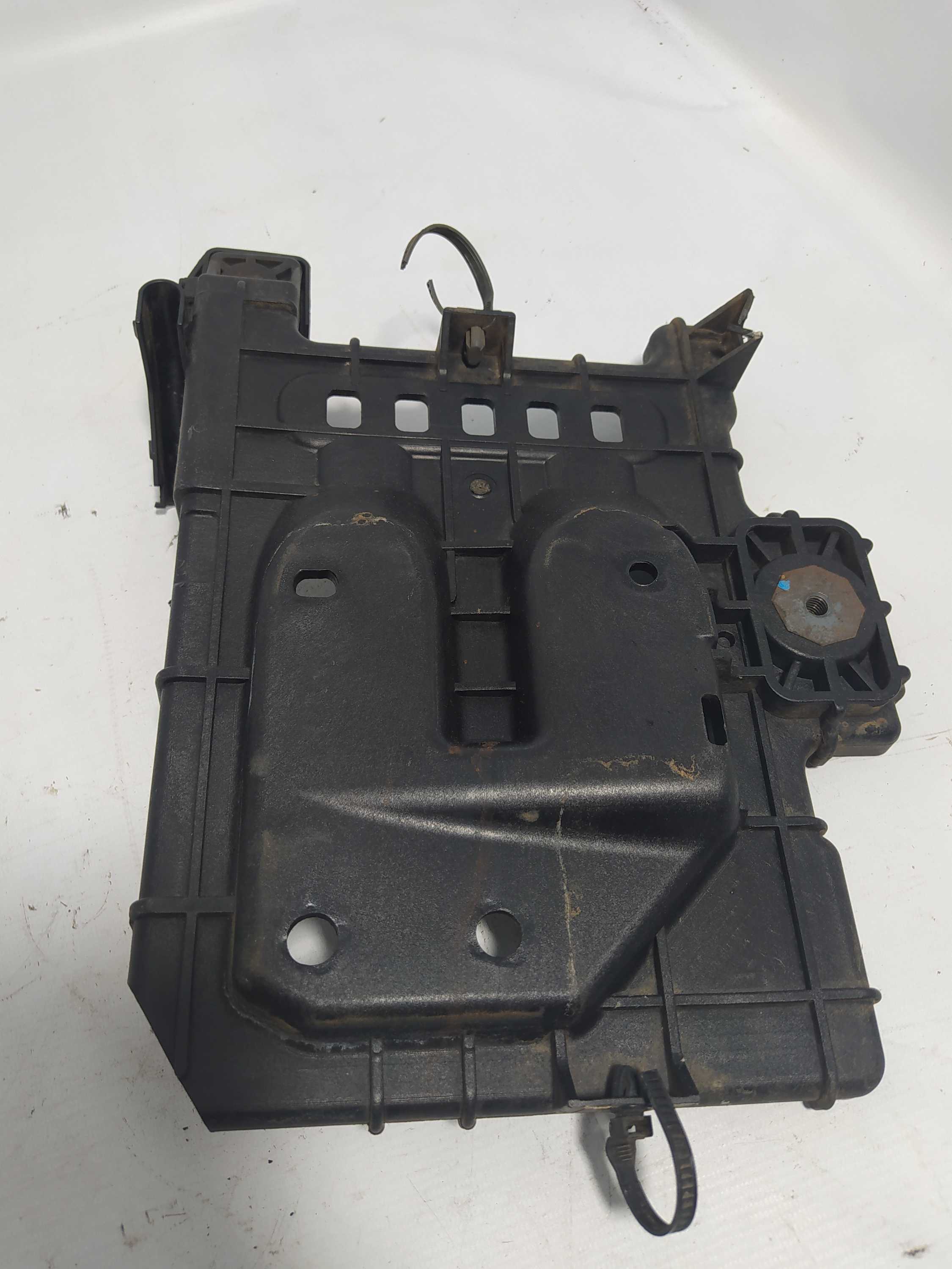 Prato Da Bateria Hyundai I30 2.0 2010