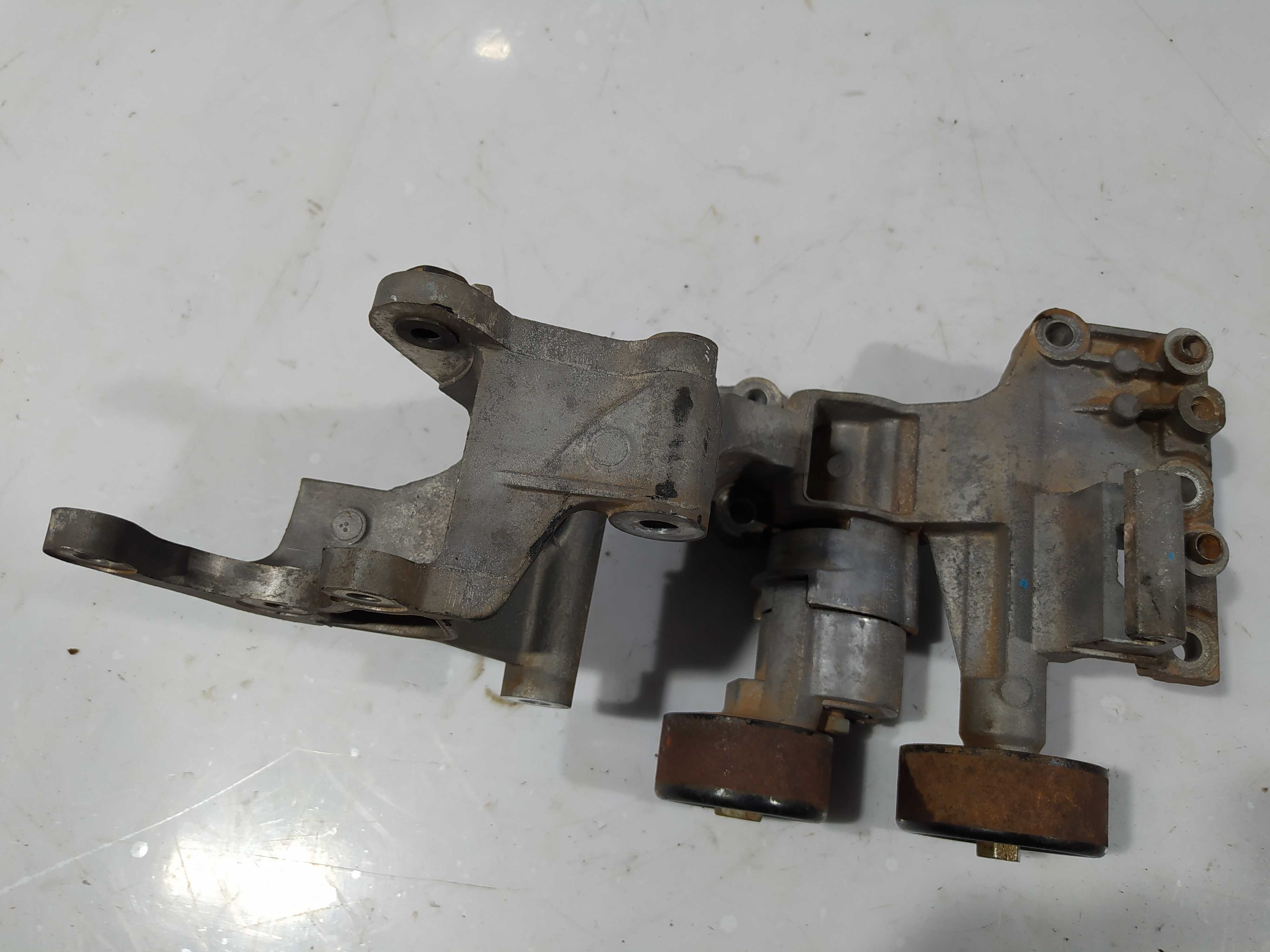 Suporte Da Bomba Da Direção Hidráulica Hyundai Ix35 2.0 Gaso