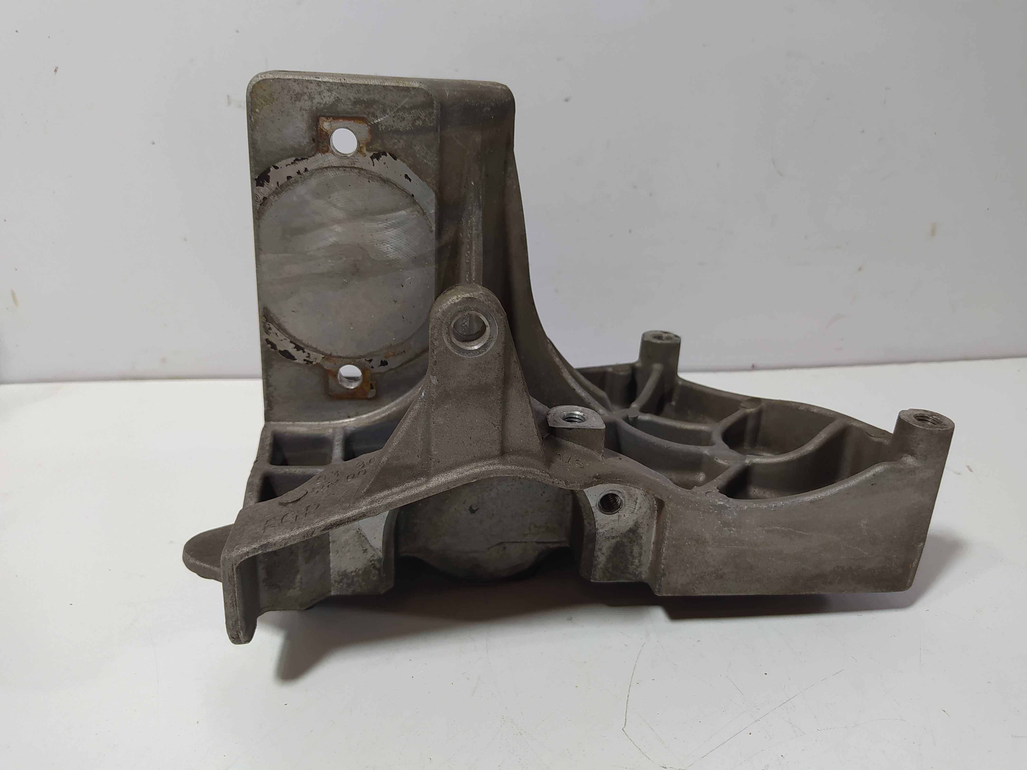 Suporte Compressor Bomba Direção Gm Corsa Montana 93302626