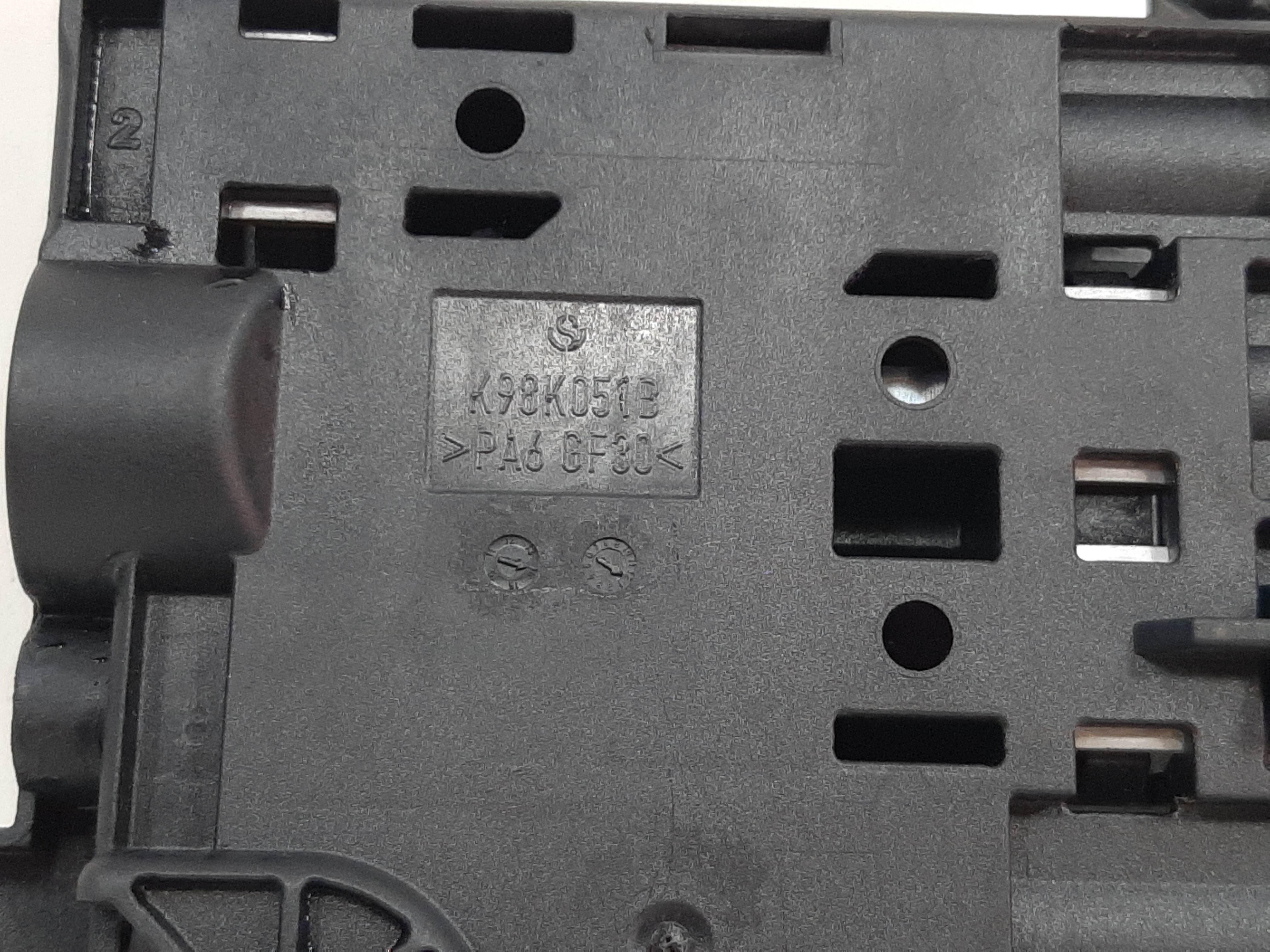 Caixa Fusível Bateria Positivo Audi A4 1.8 2013 2014 2015 9
