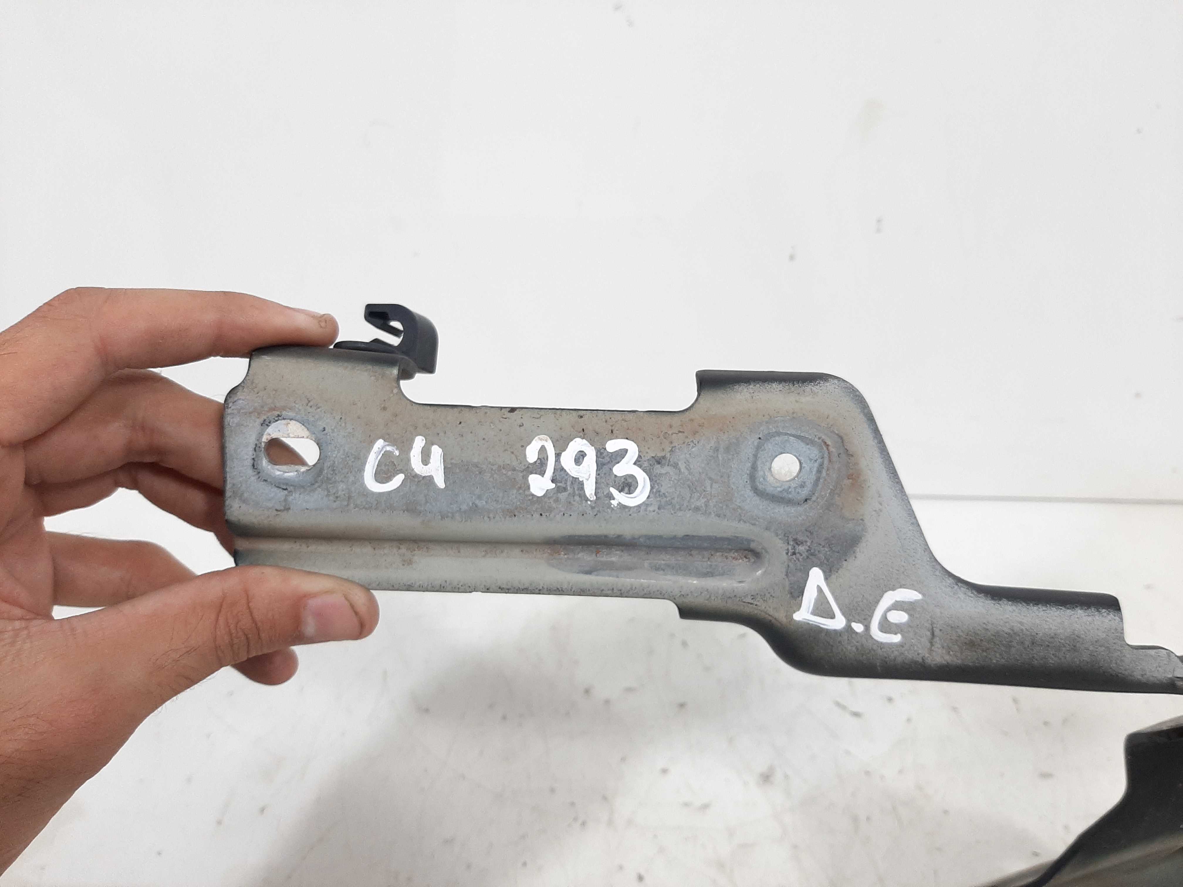 Dobradiça Esquerda Capô Dianteiro C4 Hatch 2007 A 2013 1