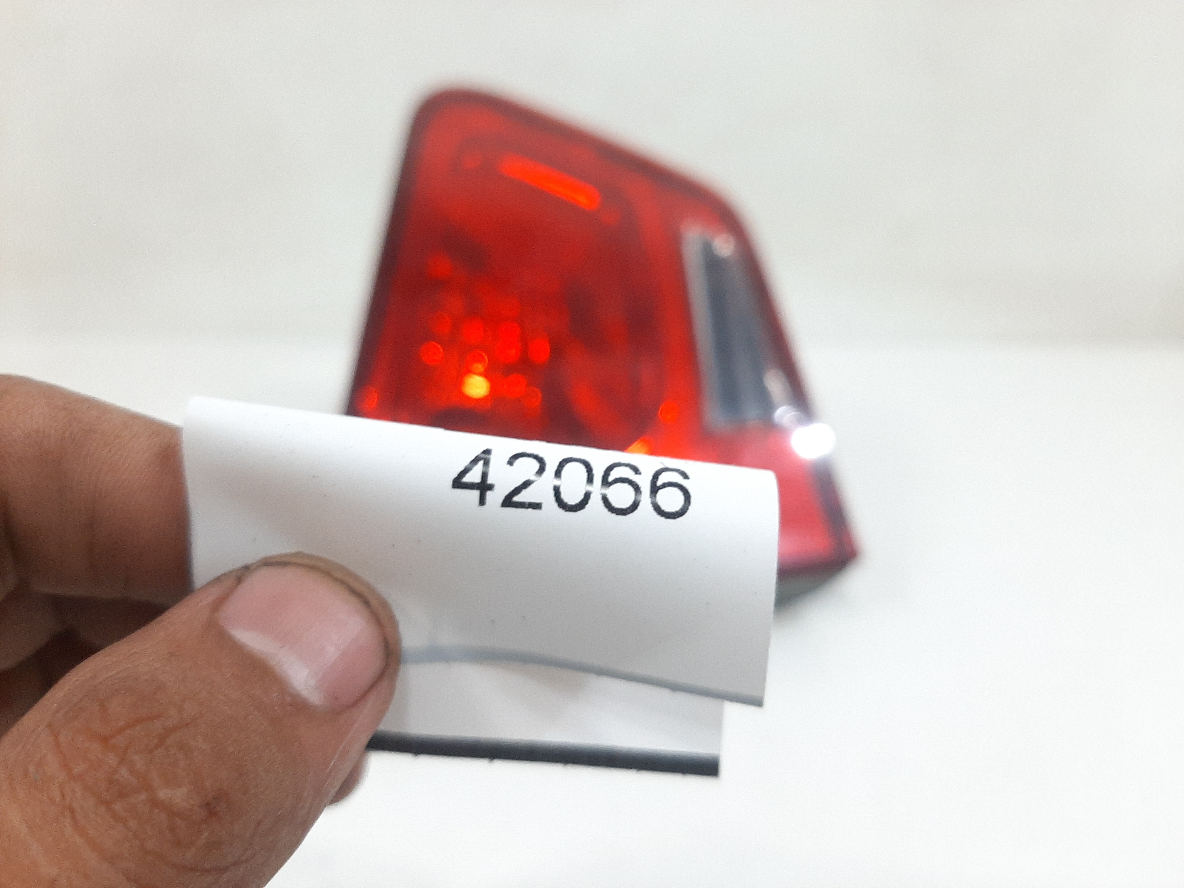 Lanterna Tampa Traseira Esquerda Kia Cerato Sx3 2009 A 2013 7