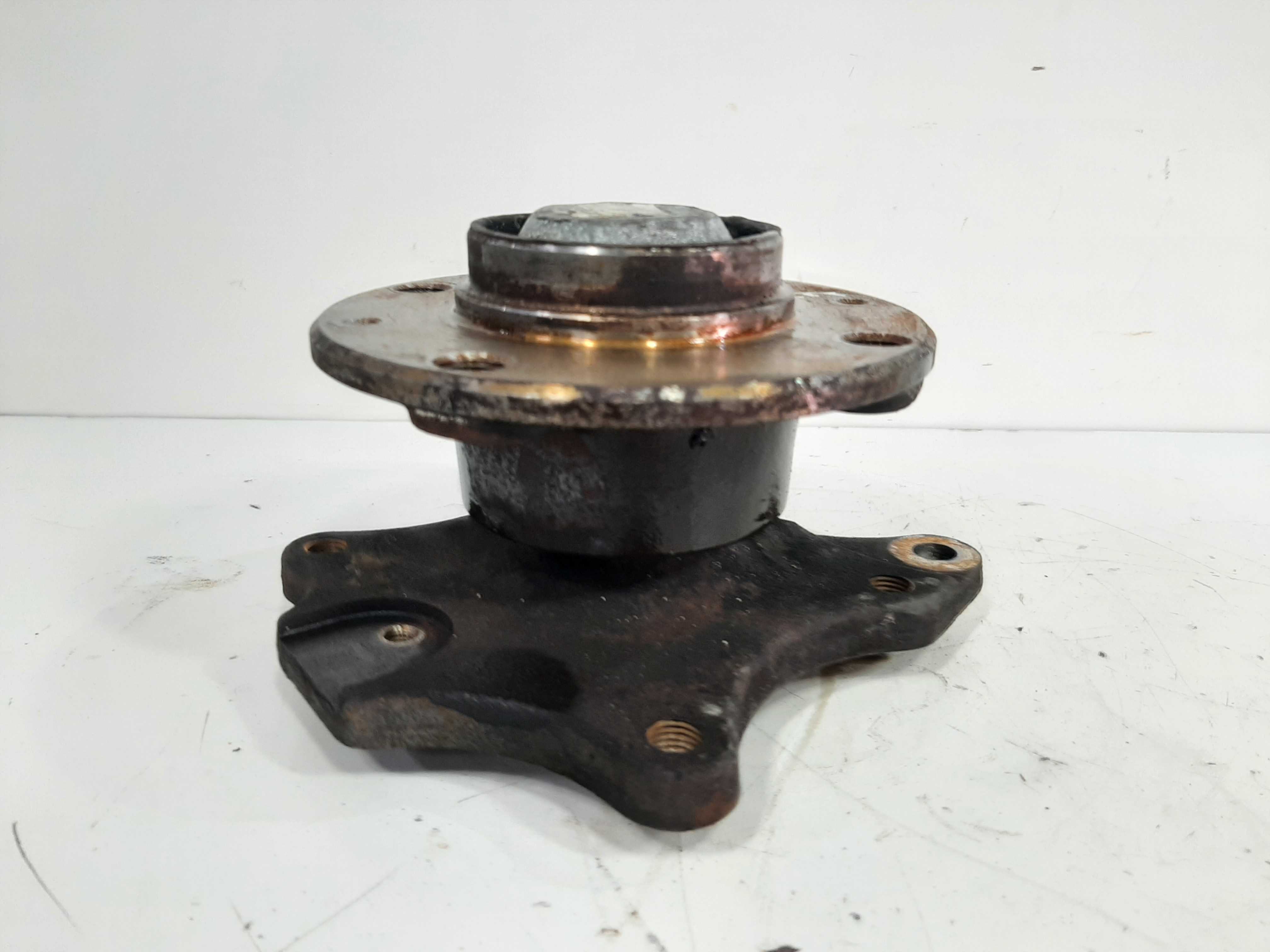 Cubo Traseiro Esquerdo Citroen C4 Pallas Hatch Vtr 07 A 2013 2