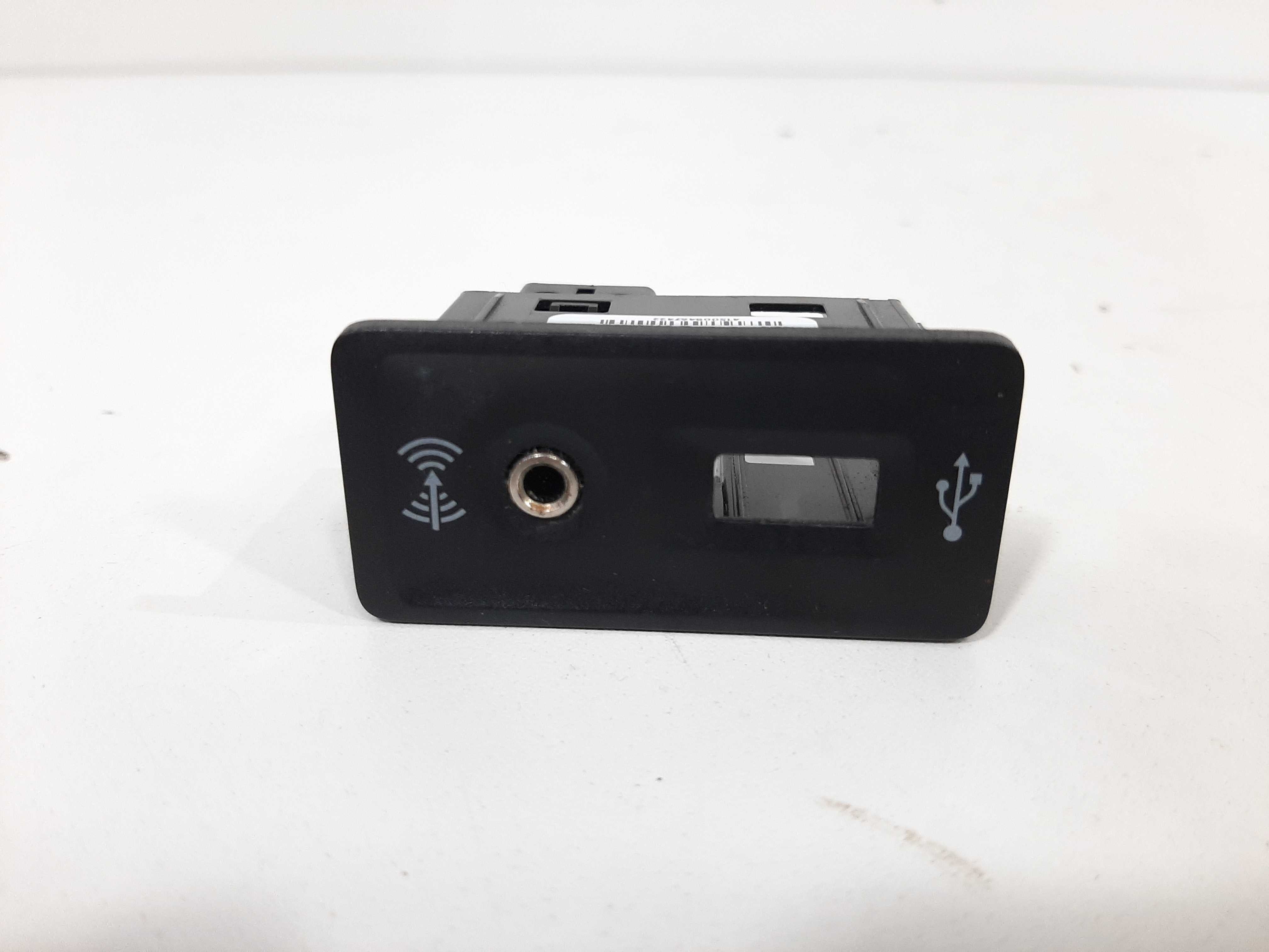 Conector Usb Cabo Auxiliar Vw Jetta 2012 2013 2014 A 2018 3