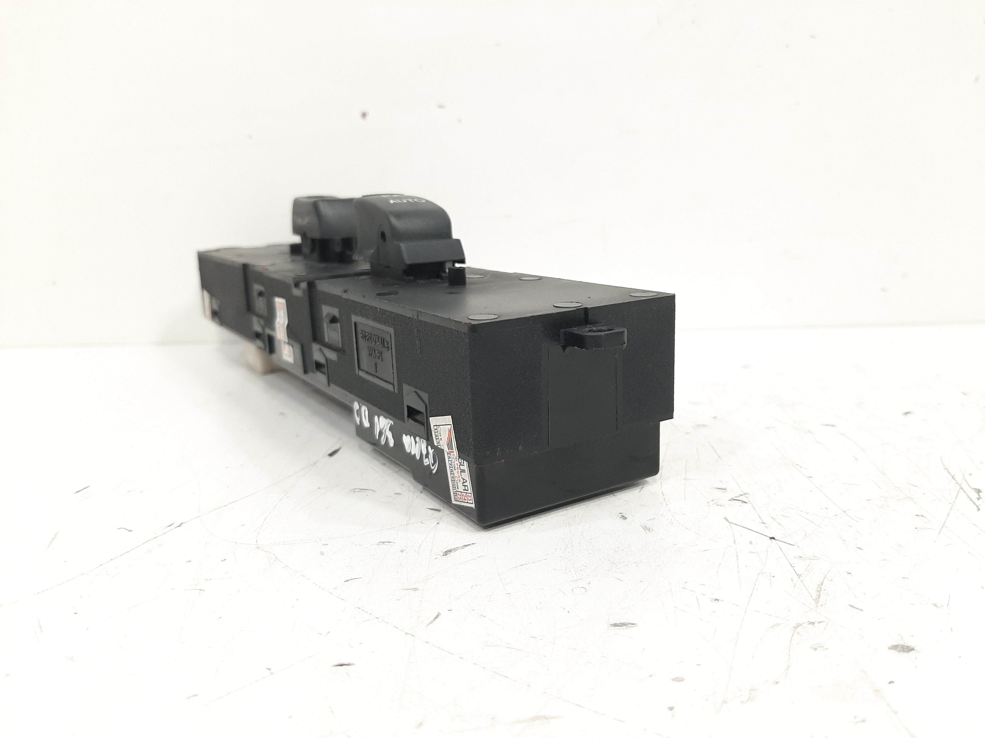 Botão Vidro Dianteiro Direito Hyundai Azera 3.3 2007 A 2011 7