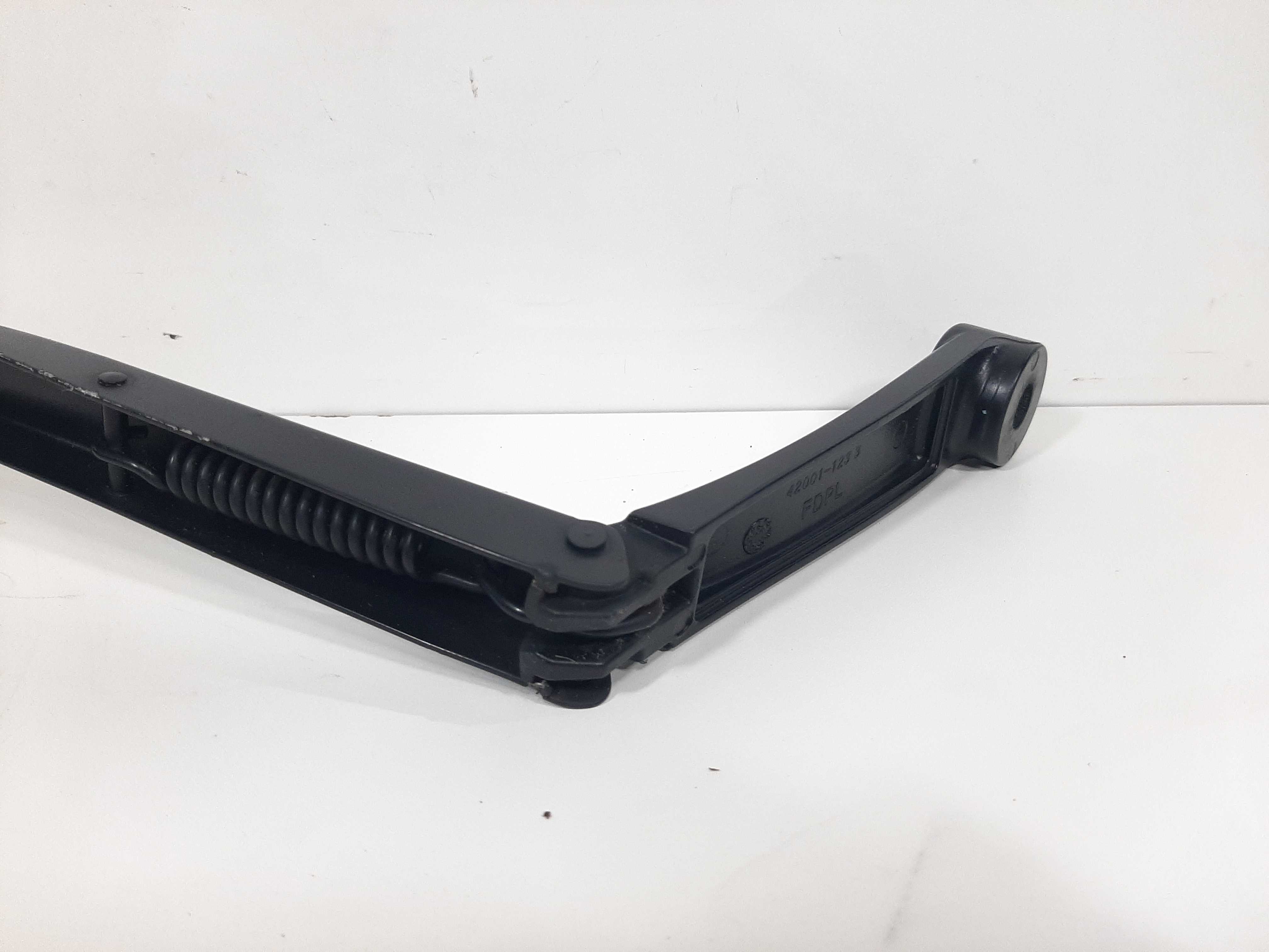 Haste Limpador Parabrisas Direito Hyundai I30 2008 A 2012 9