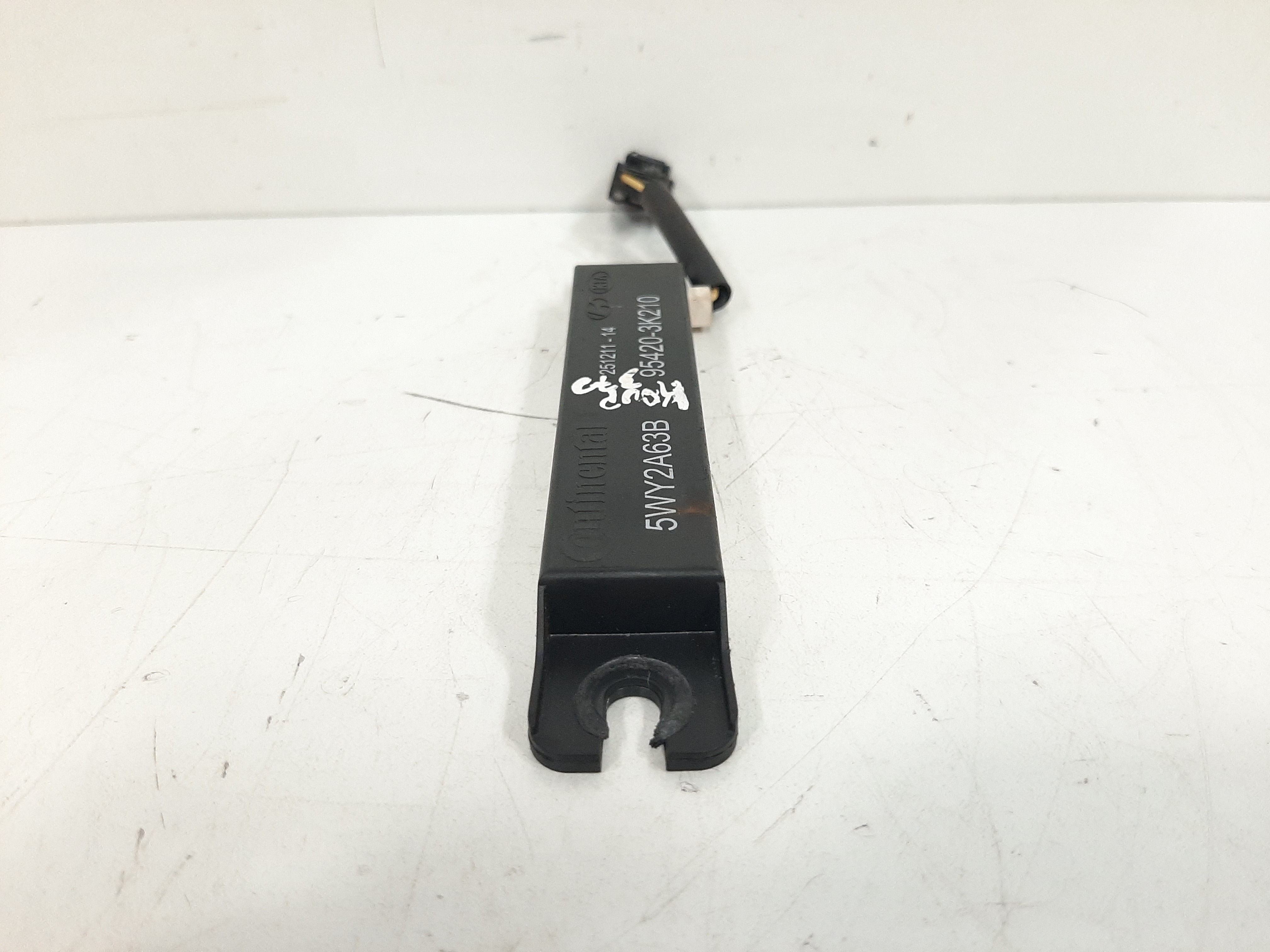 Sensor Antena Kia Cerato Koup 2.0 2011 A 2013 954203k210 7