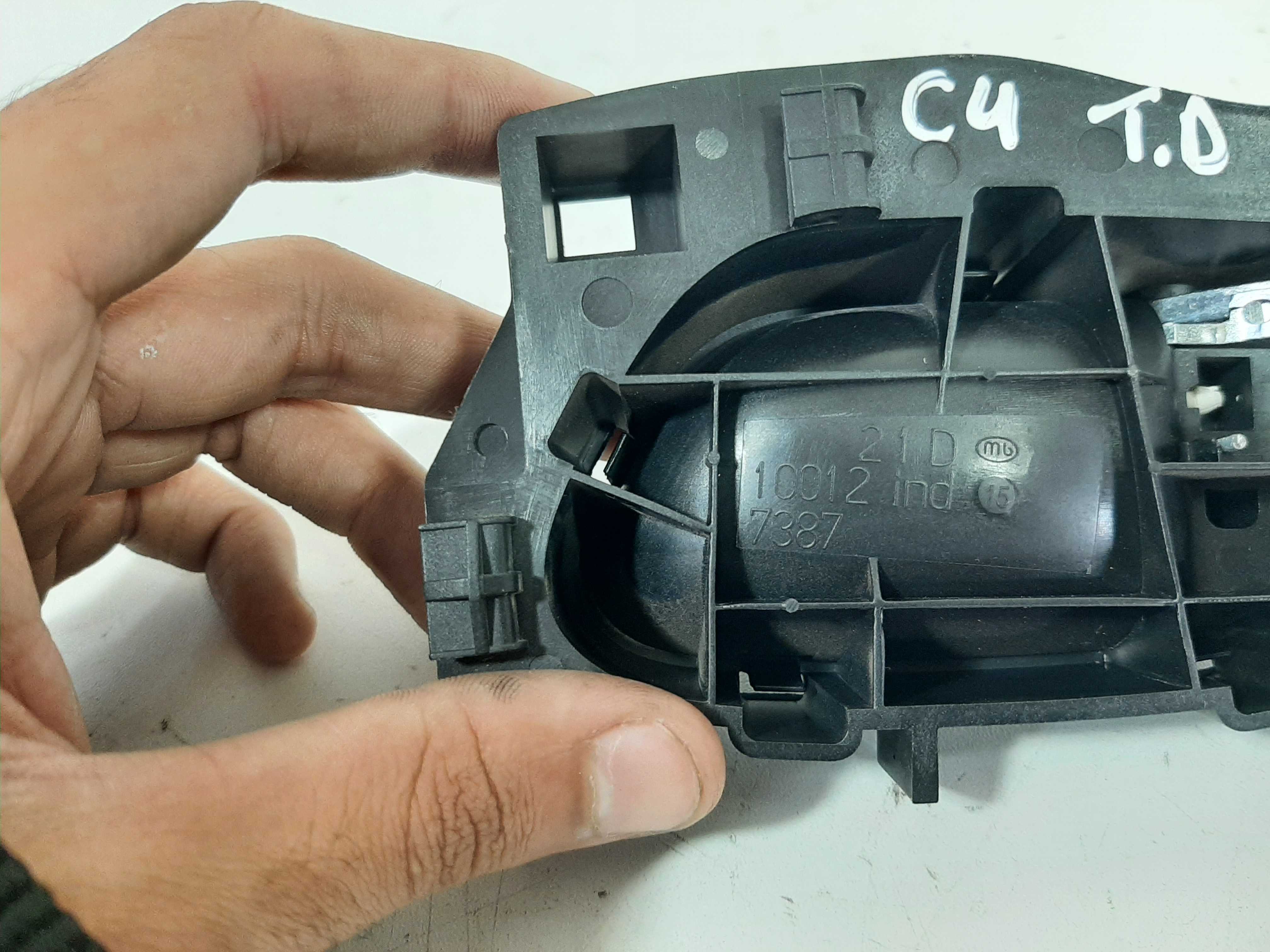 Maçaneta Interna Traseira Direita Citroen C4 07 A 2013 8