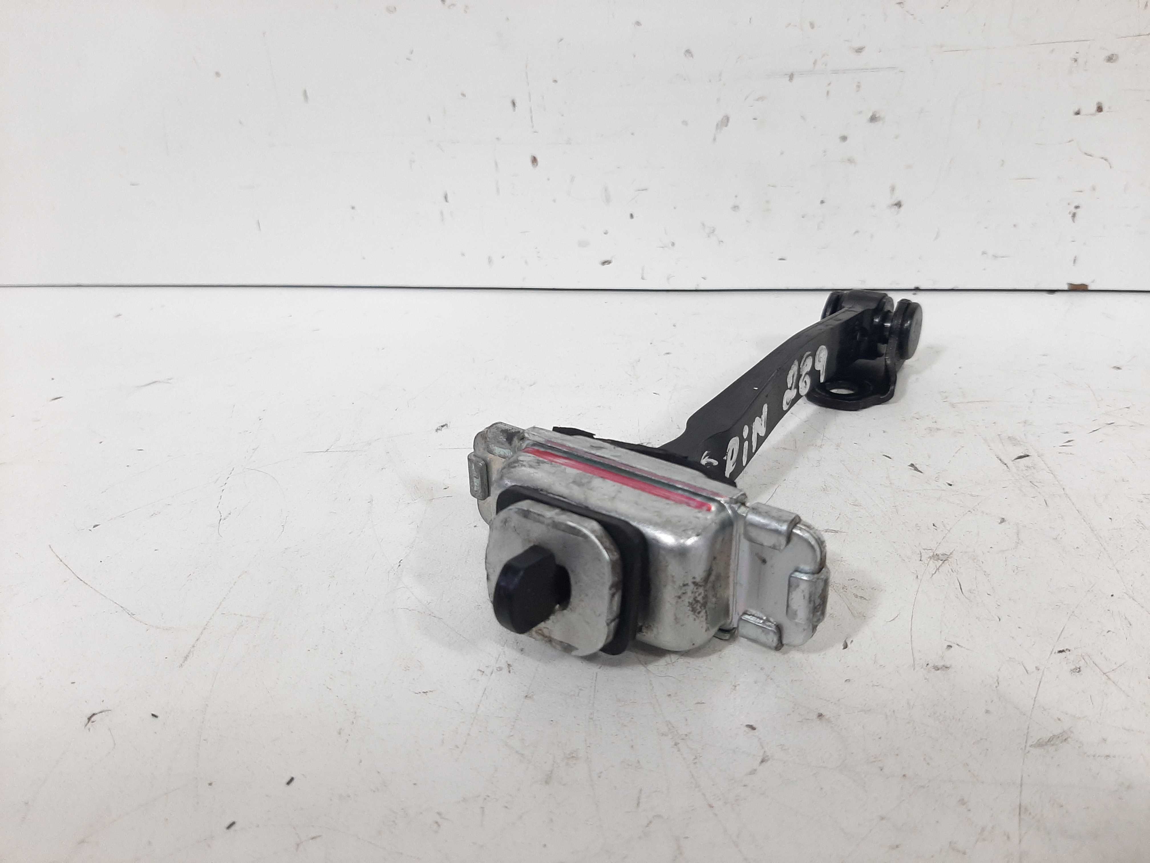Limitador Porta Dianteira Esquerda Gm Spin 2012 2013 A 2017 6