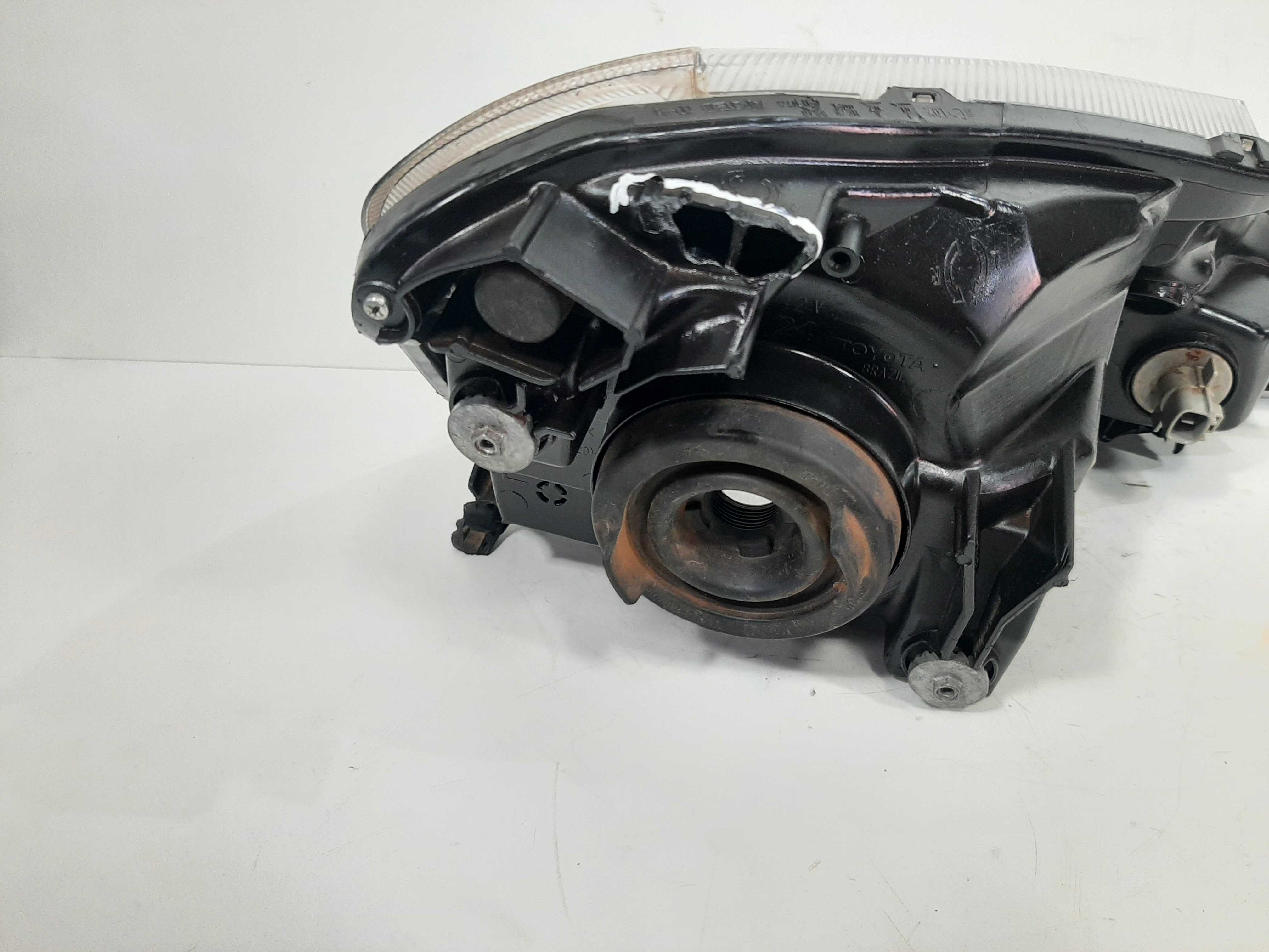 Farol Dianteiro Esquerdo Toyota Etios 2012 A 2016 C/ Avaria 2