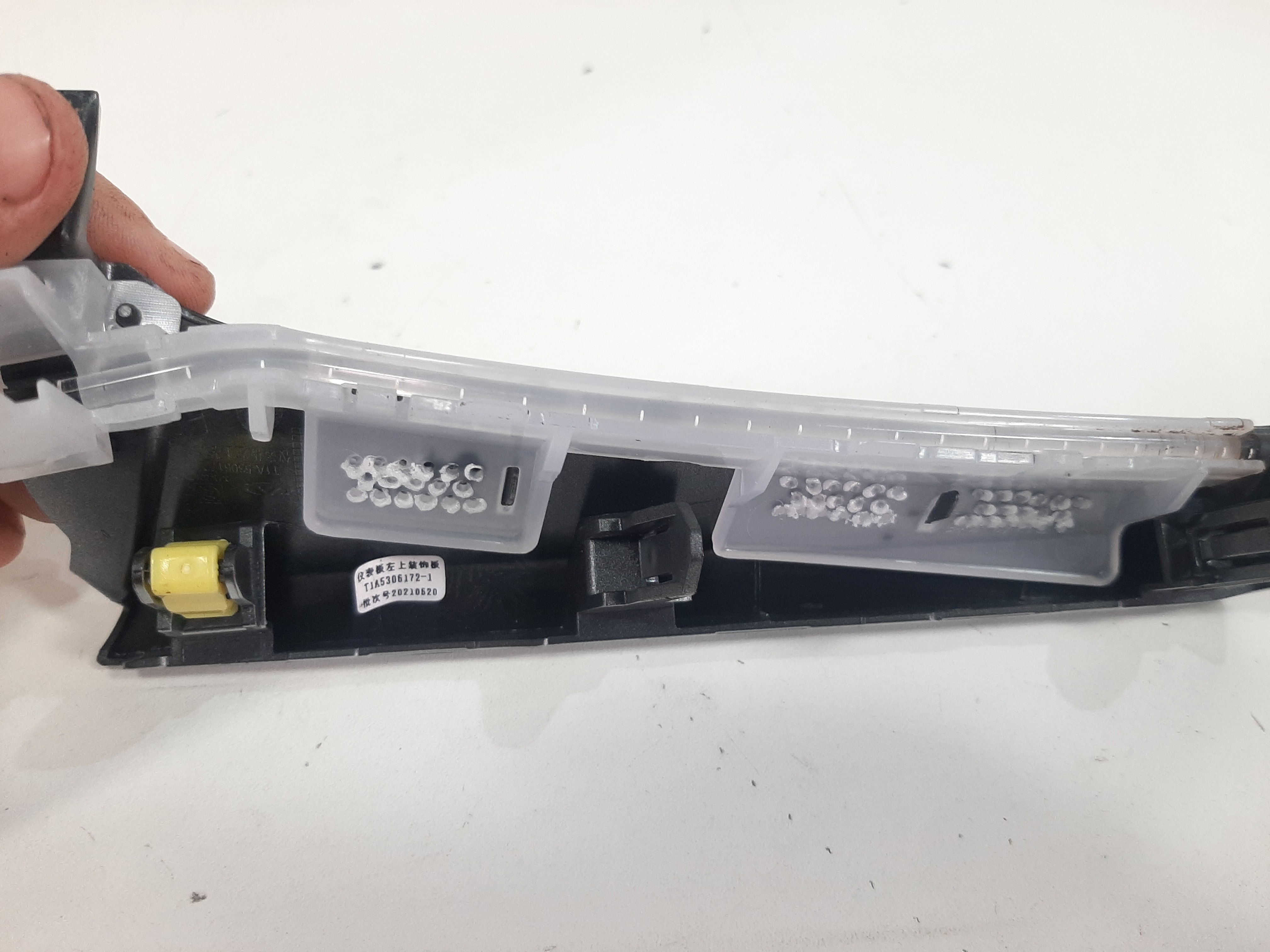 Aplique Painel Dianteiro Esquerdo Caoa Chery Tiggo 8 19 A 22 9