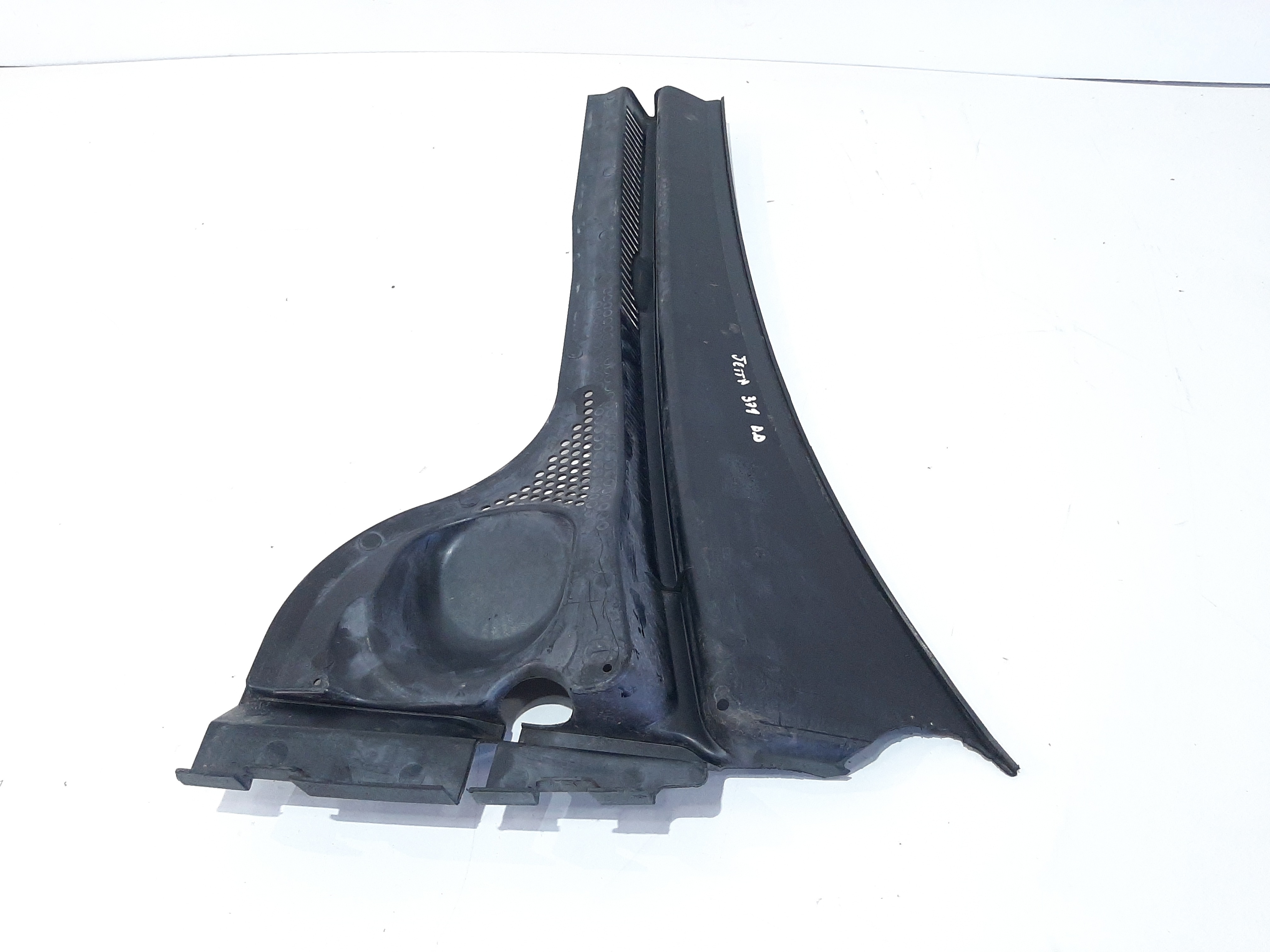Grade churrasqueira dianteira direita Jetta 371 com detalhe 2