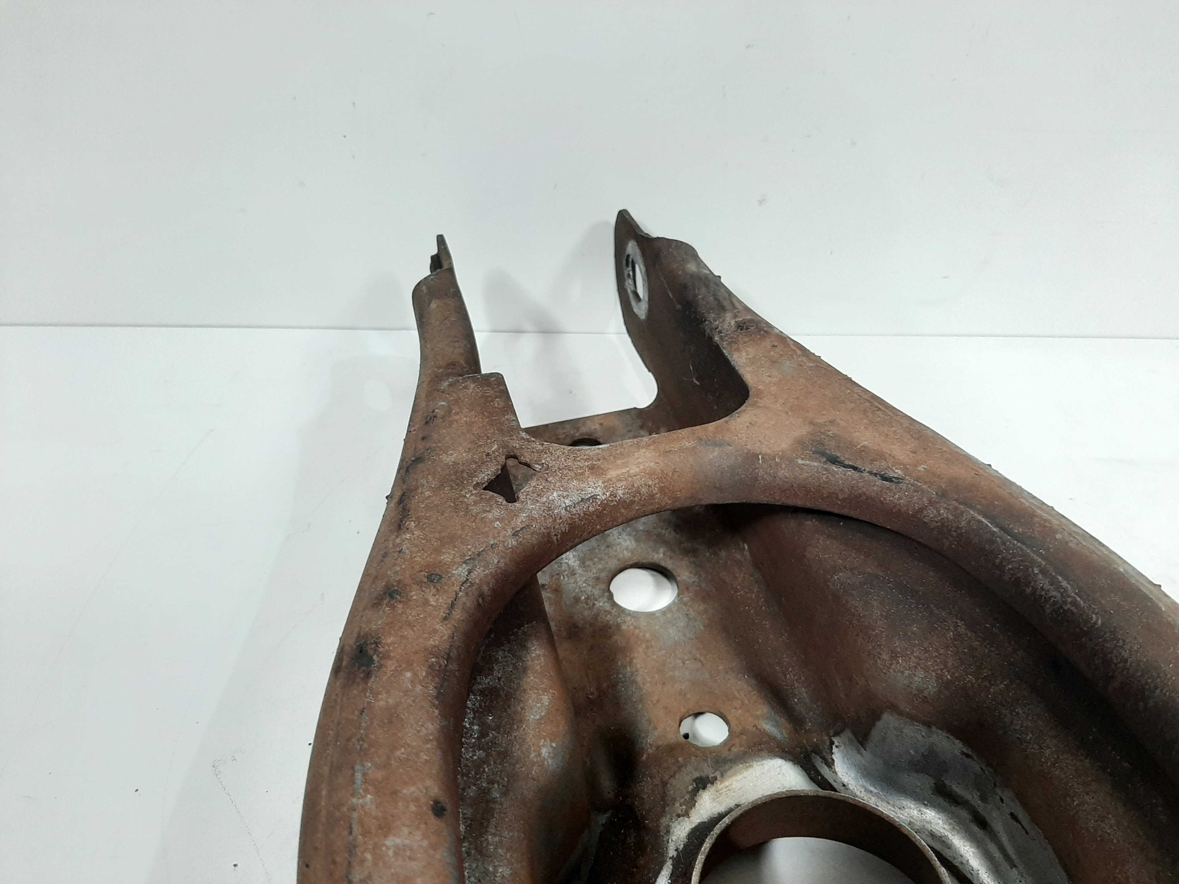 Bandeja Inferior Balança Traseiro Direito Bmw 118i 07 A 12 5