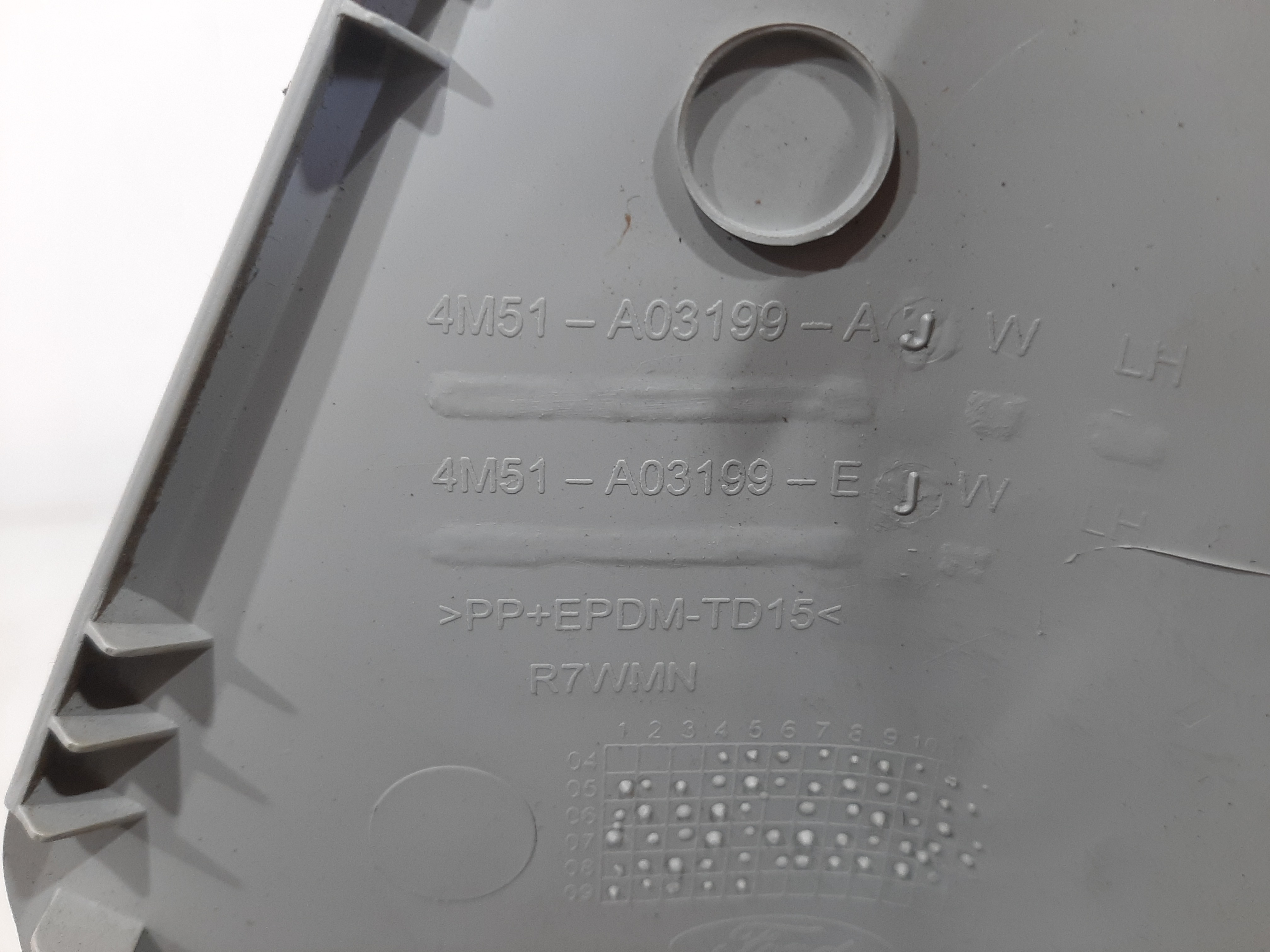 Moldura Esquerda Coluna Parabrisa Ford Focus 2009 A 2013 7