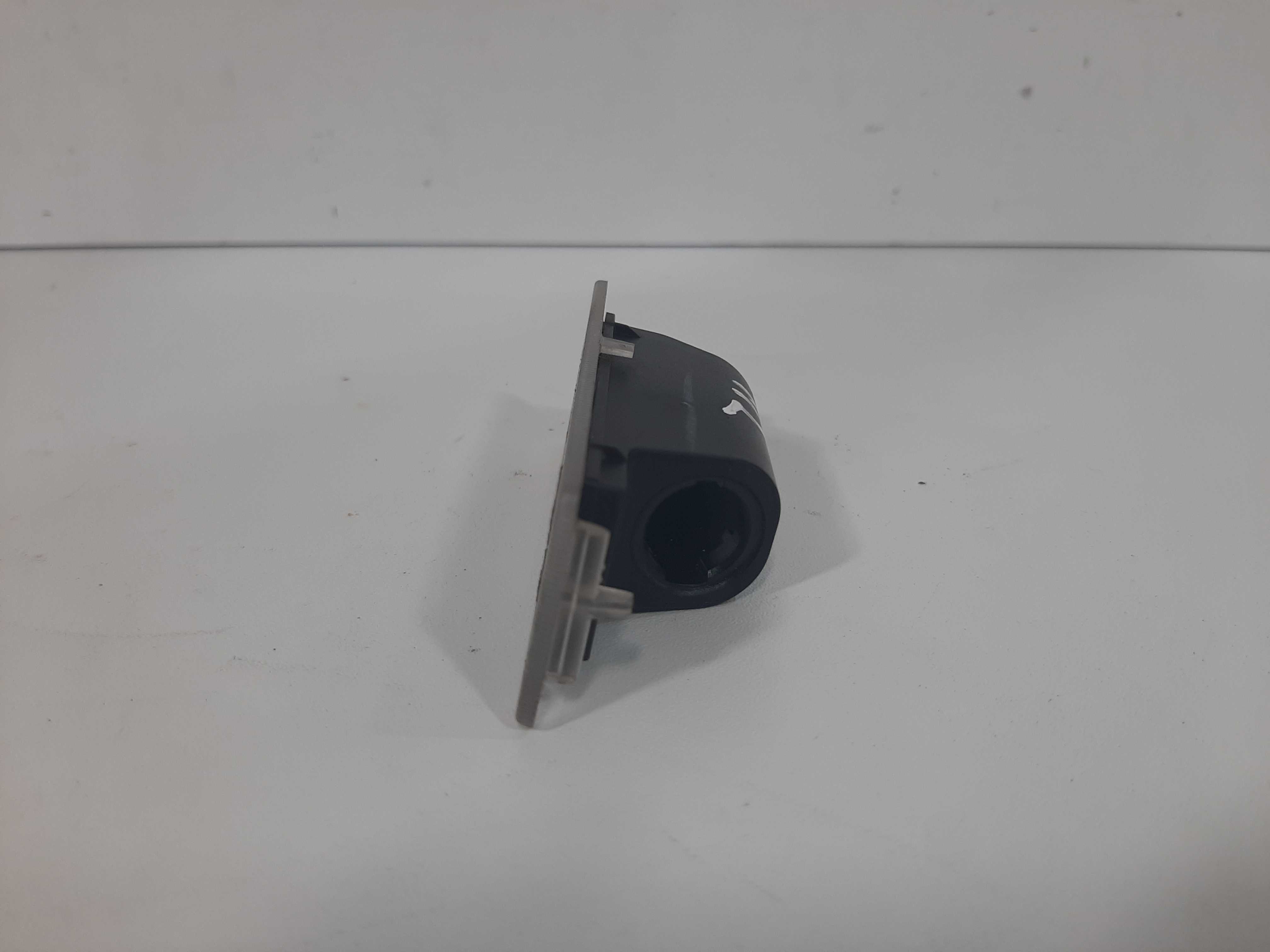 Lanterna Placa Traseira Gm Tracker Ltz 2014 2015 2016 A 2019 4