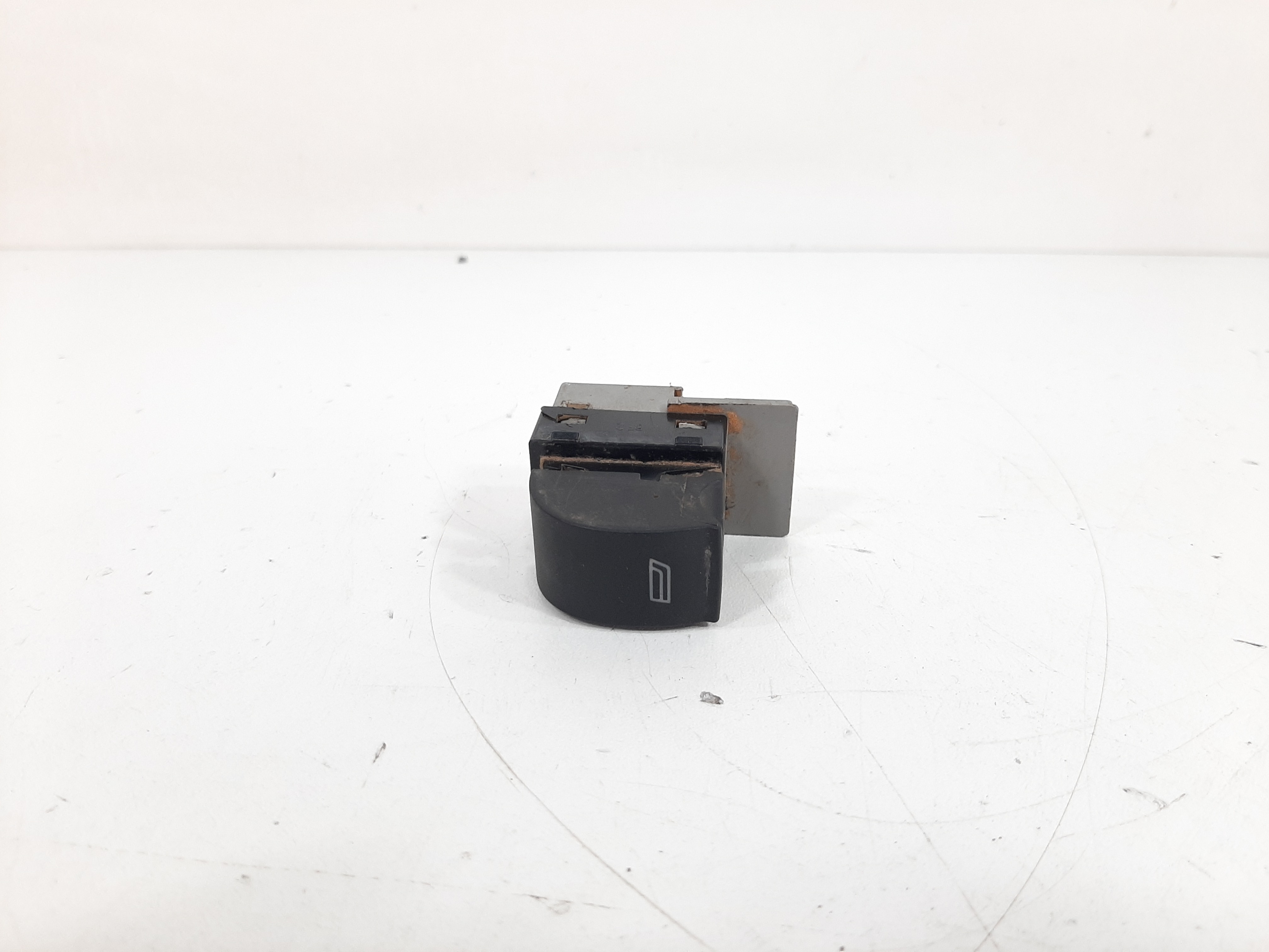 Botão Vidro Elétrico Traseiro Direito Audi A3 1997 A 2006 8