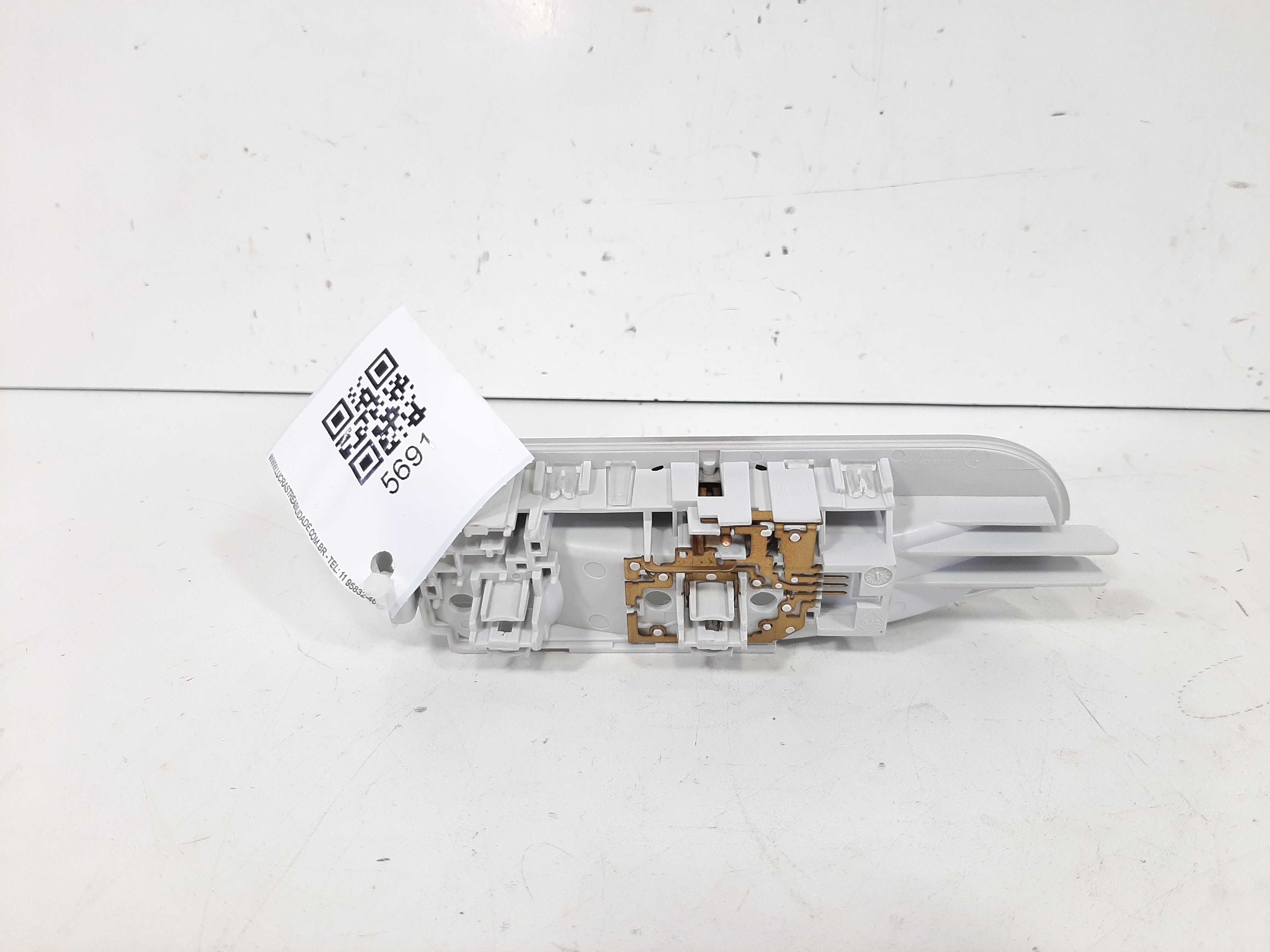 Luz Cortesia Dianteiro Nissan March 2012 2013 2014 2015 2016 2