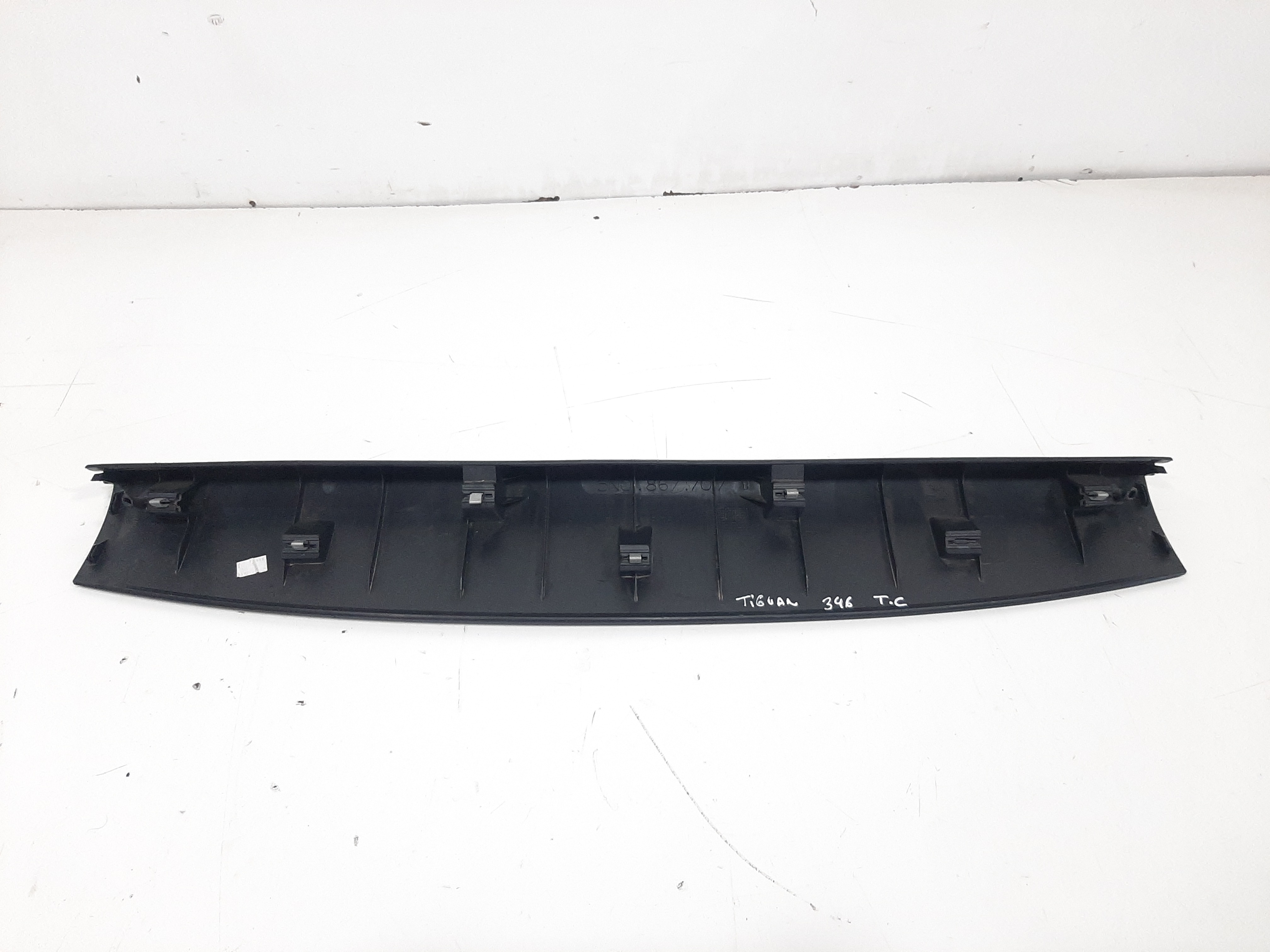 Moldura Central Interna Tampa Portamalas Tiguan 2012 A 2017 5