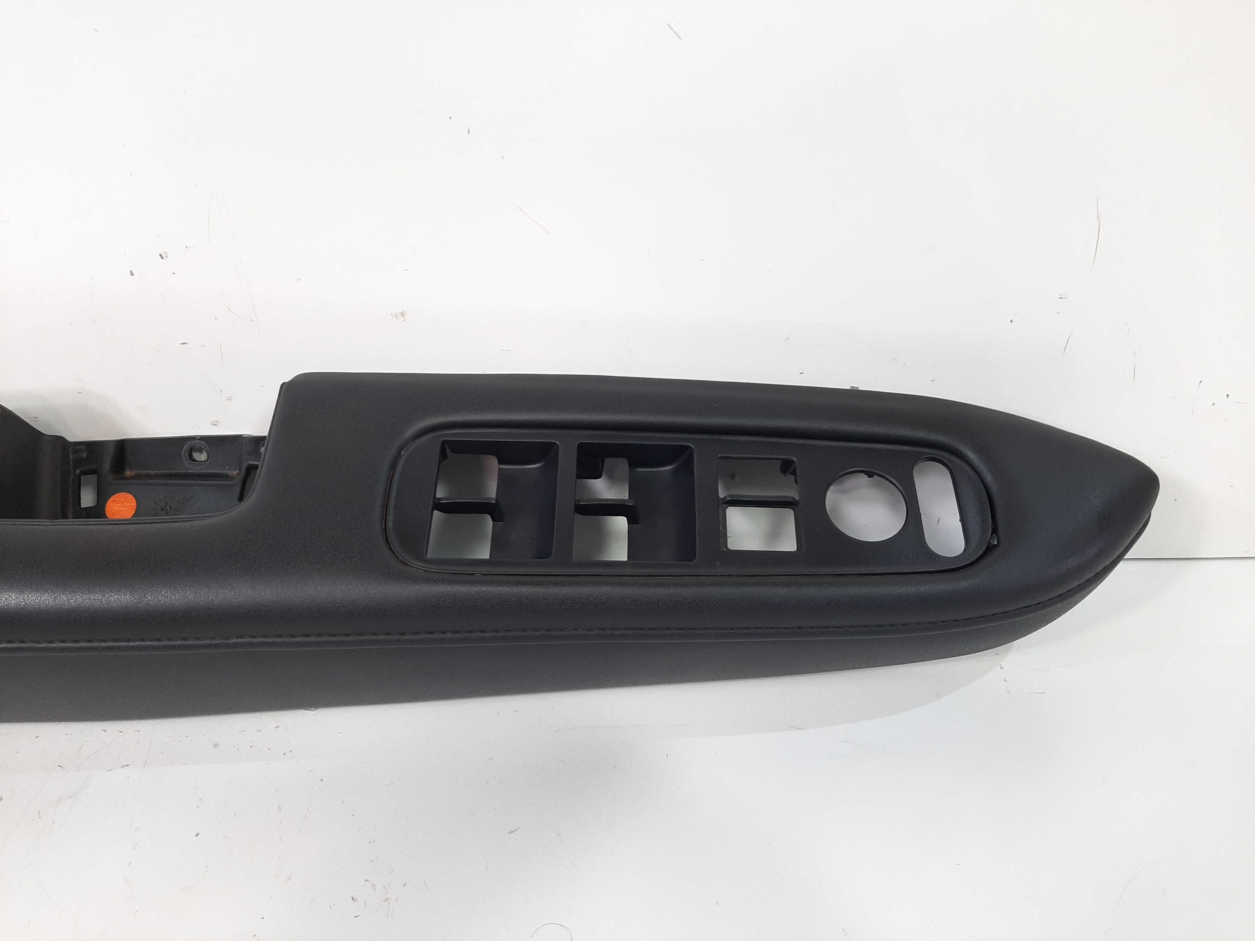 Moldura Comando Vidro Dianteiro Esquerdo Honda Hrv 15 A 2018 10