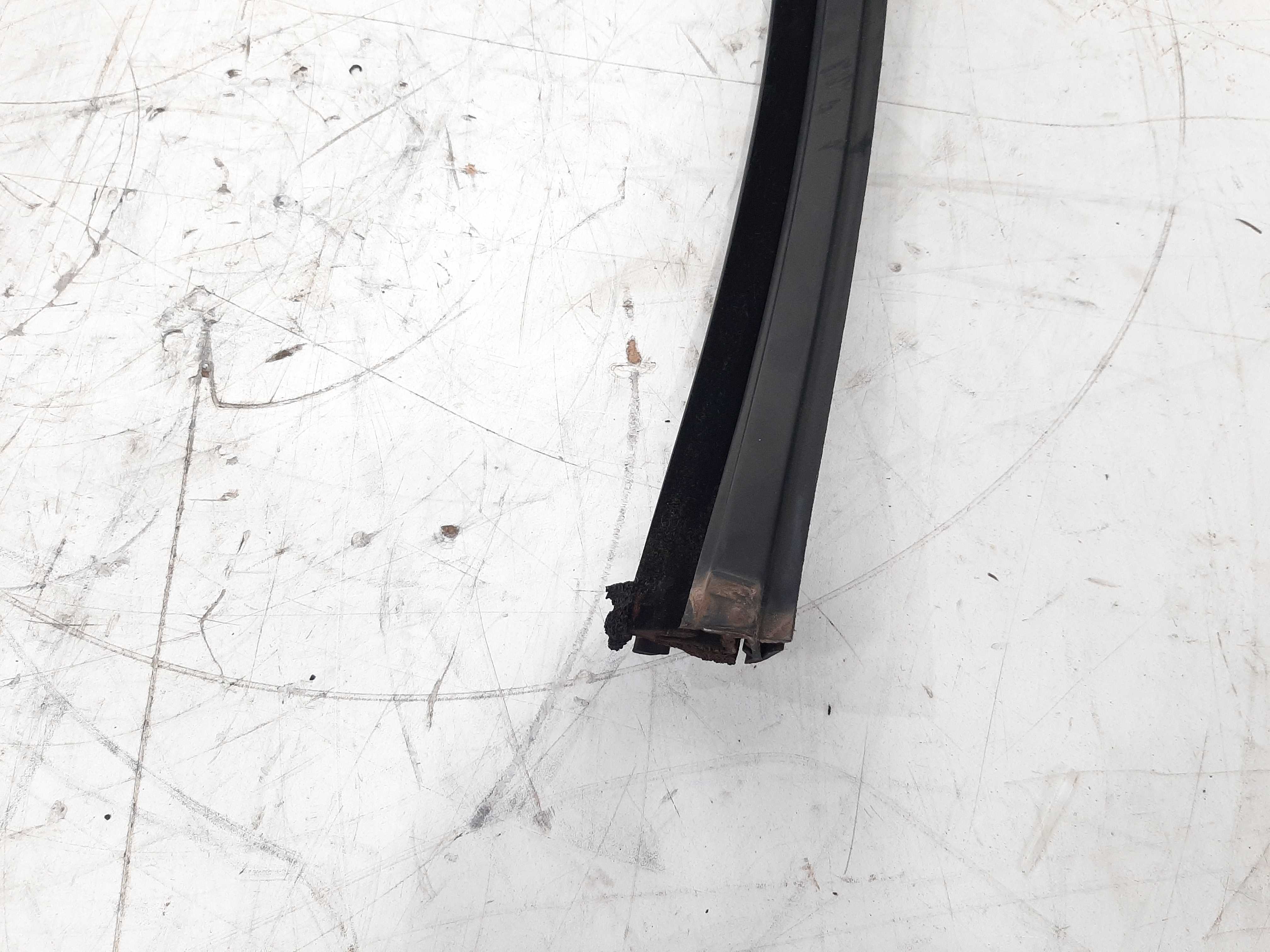 Borracha Guarnição Traseira Direita Citroen C4 2007 A 2013 3