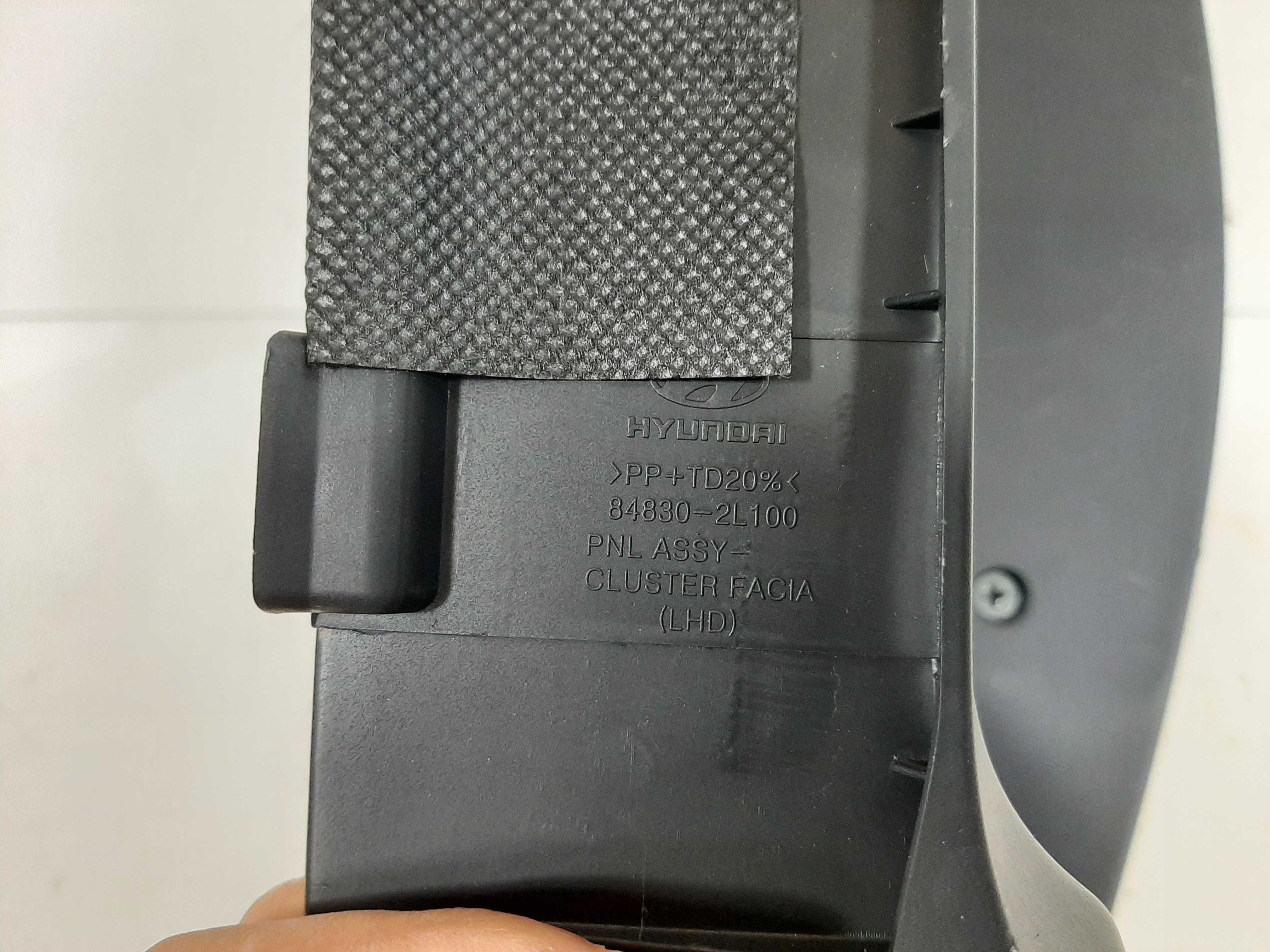 Moldura Painel Instrumentos Hyundai I30 2009 2010 A 2012 4