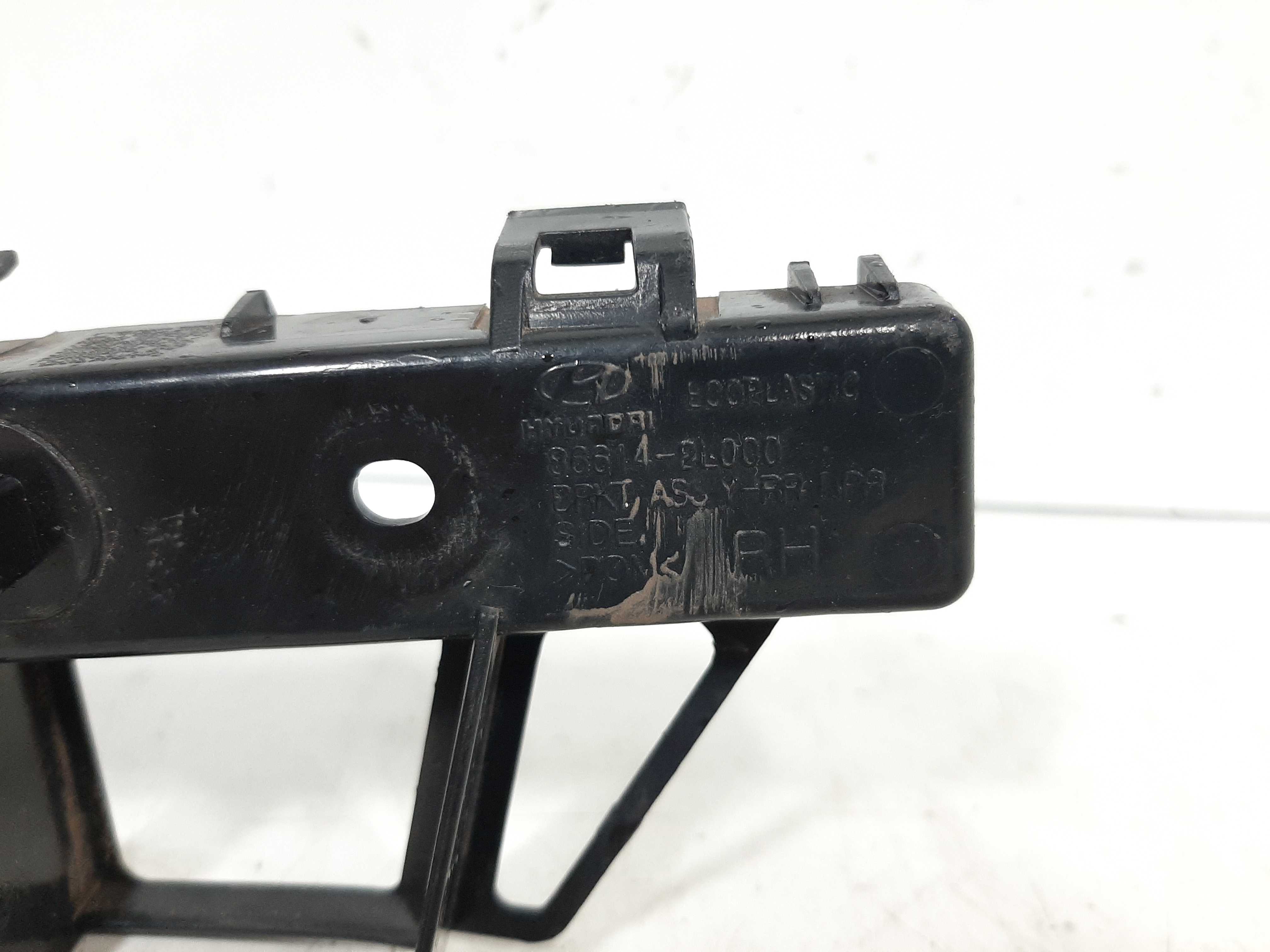 Guia Parachoque Traseiro Direito Hyundai I30 2.0 2009 A 2012 1
