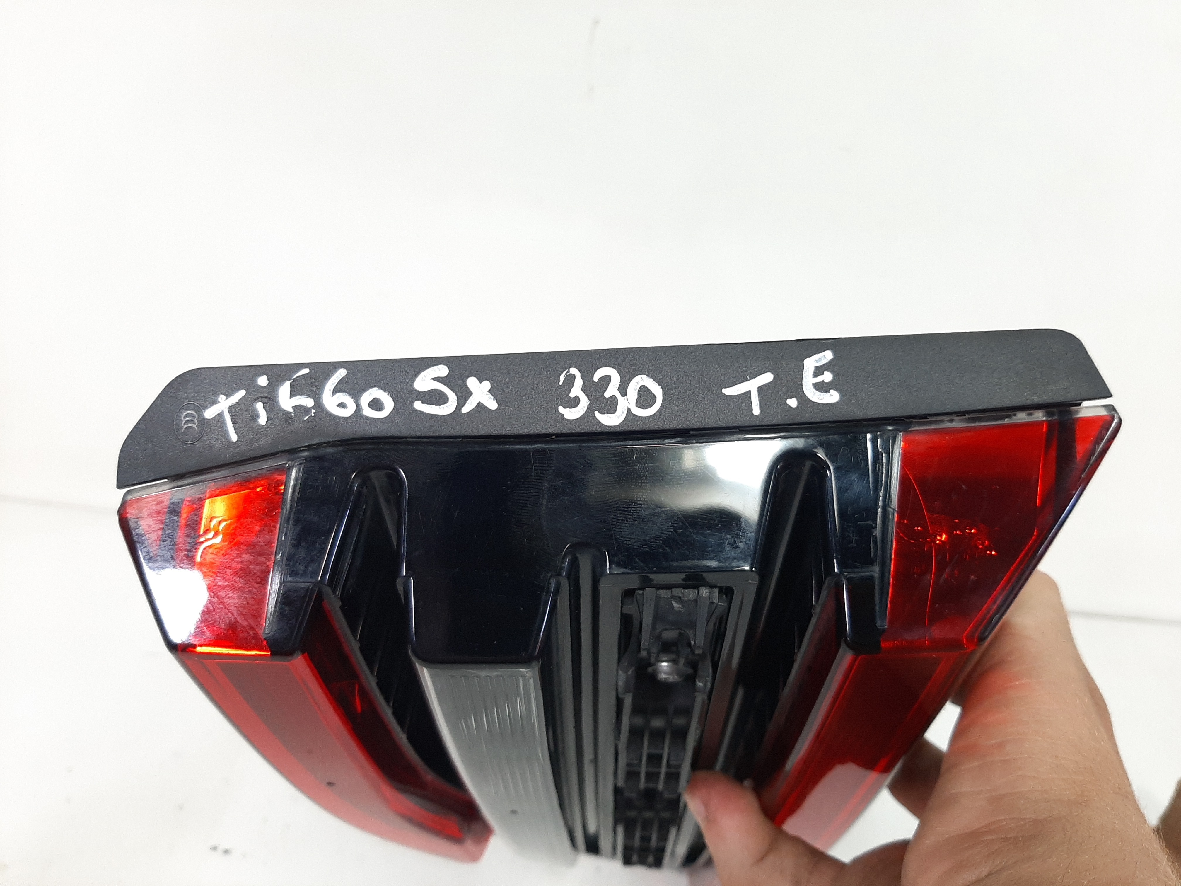 Lanterna Tampa Traseira Esquerda Tiggo 5x 2019 2020 A 2023 Esquerdo/motorista 6