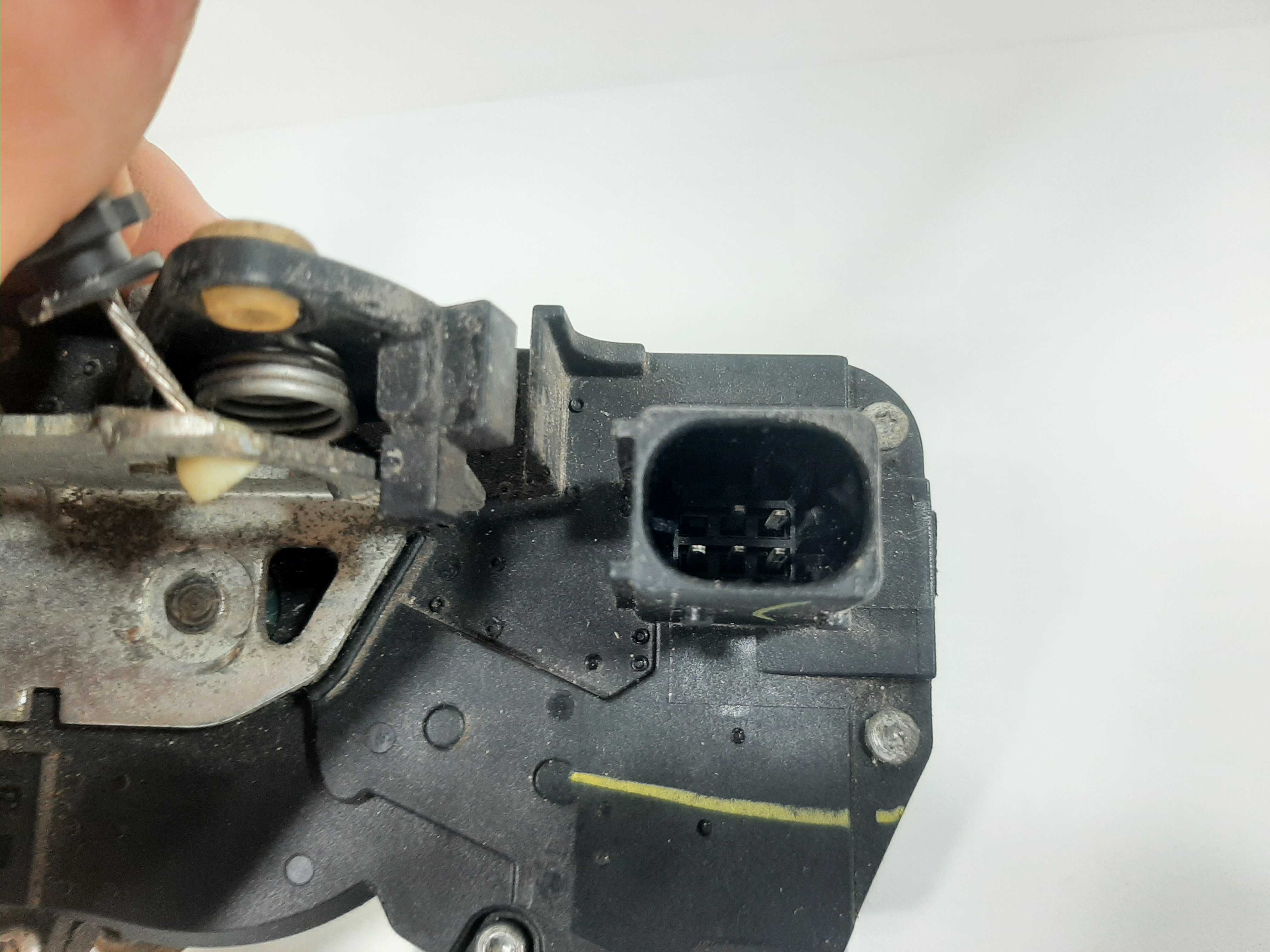 Fechadura Traseira Esquerda Gm Chevrolet Captiva 2008 A 2016 4