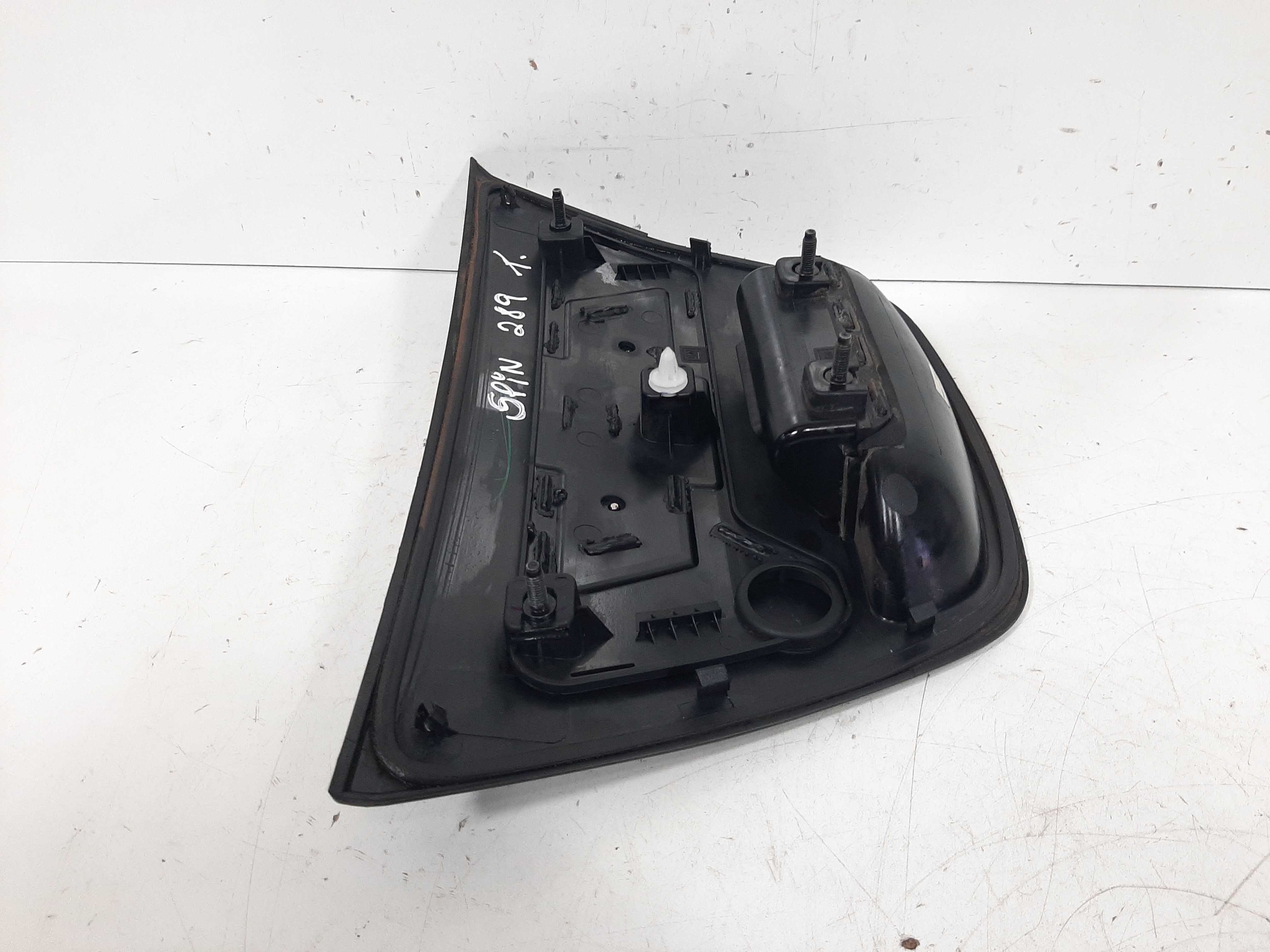 Moldura Maçaneta Tampa Traseira Gm Spin 2012 2013 A 2017 10