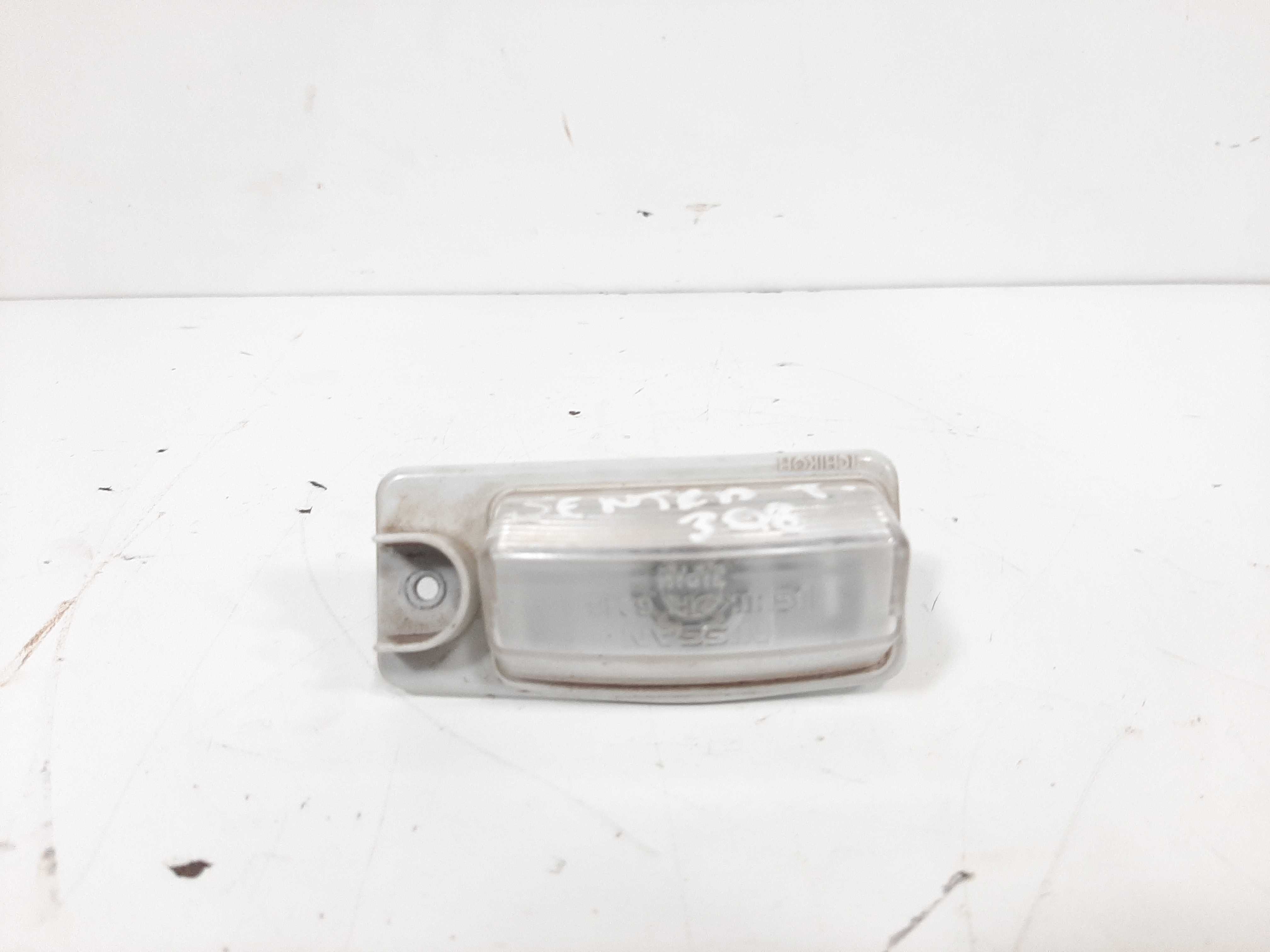 Luz Placa Traseira Nissan Sentra 2008 2009 2010 2011 2013 4