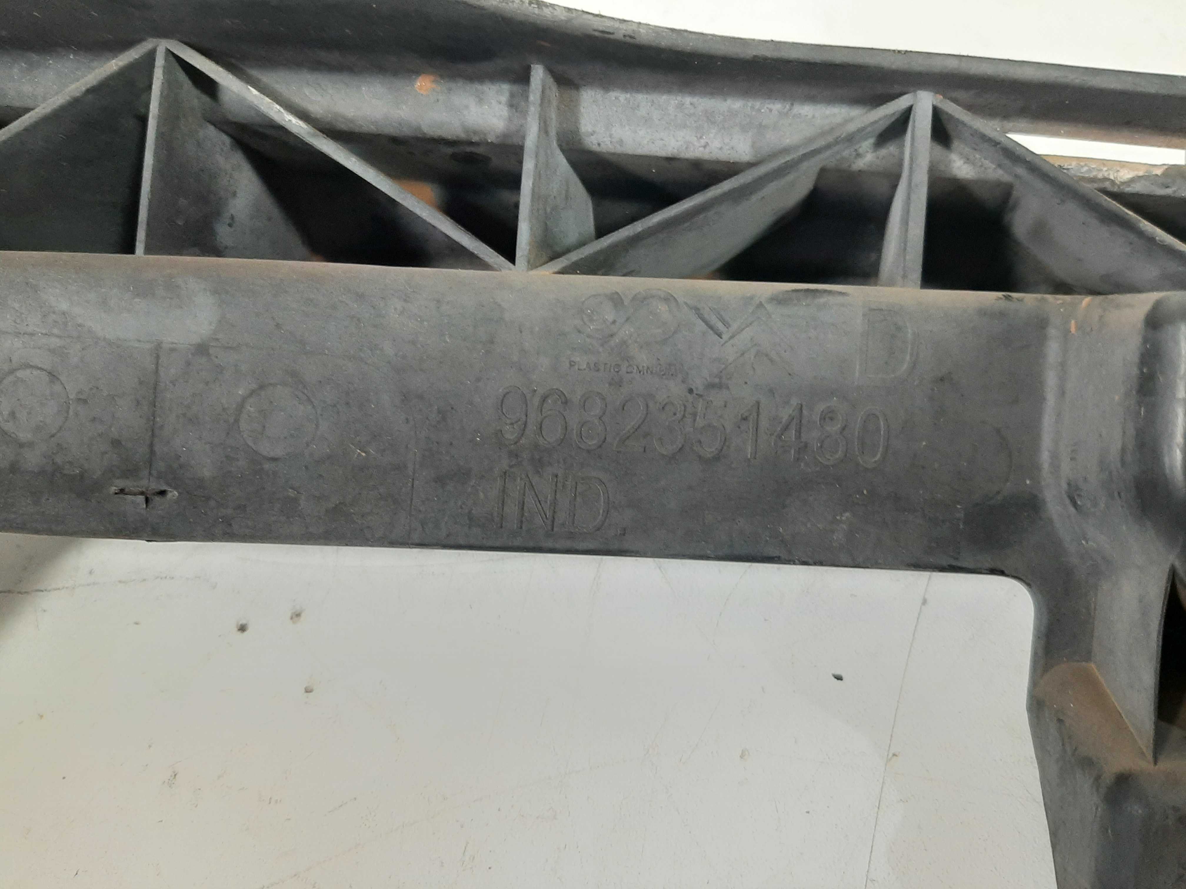 Guia Parachoque Traseiro Direito Citroen C4 Pallas 07 A 2013 2