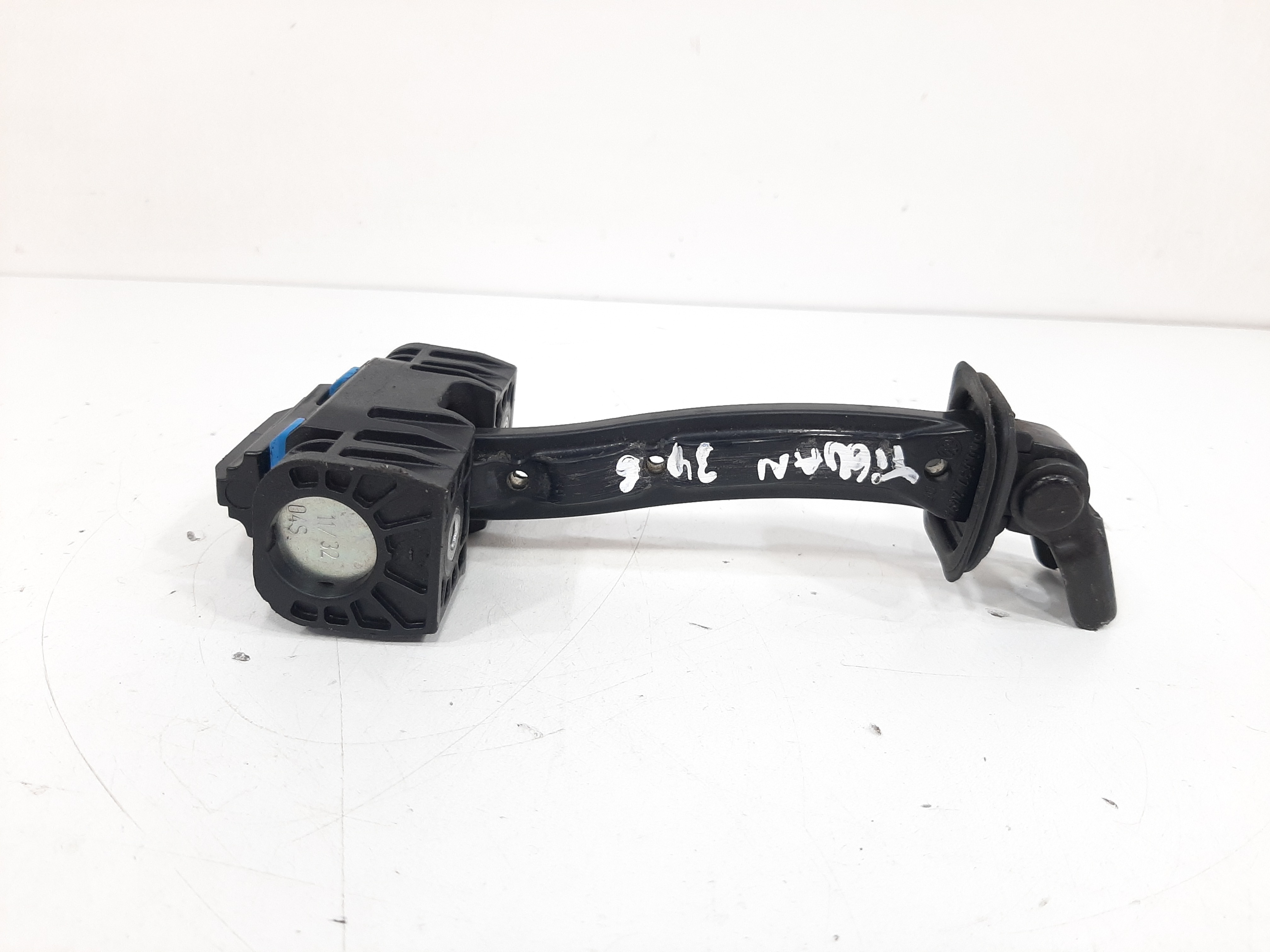 Limitador Porta Dianteira Esquerda Vw Tiguan 2012 A 2017 8