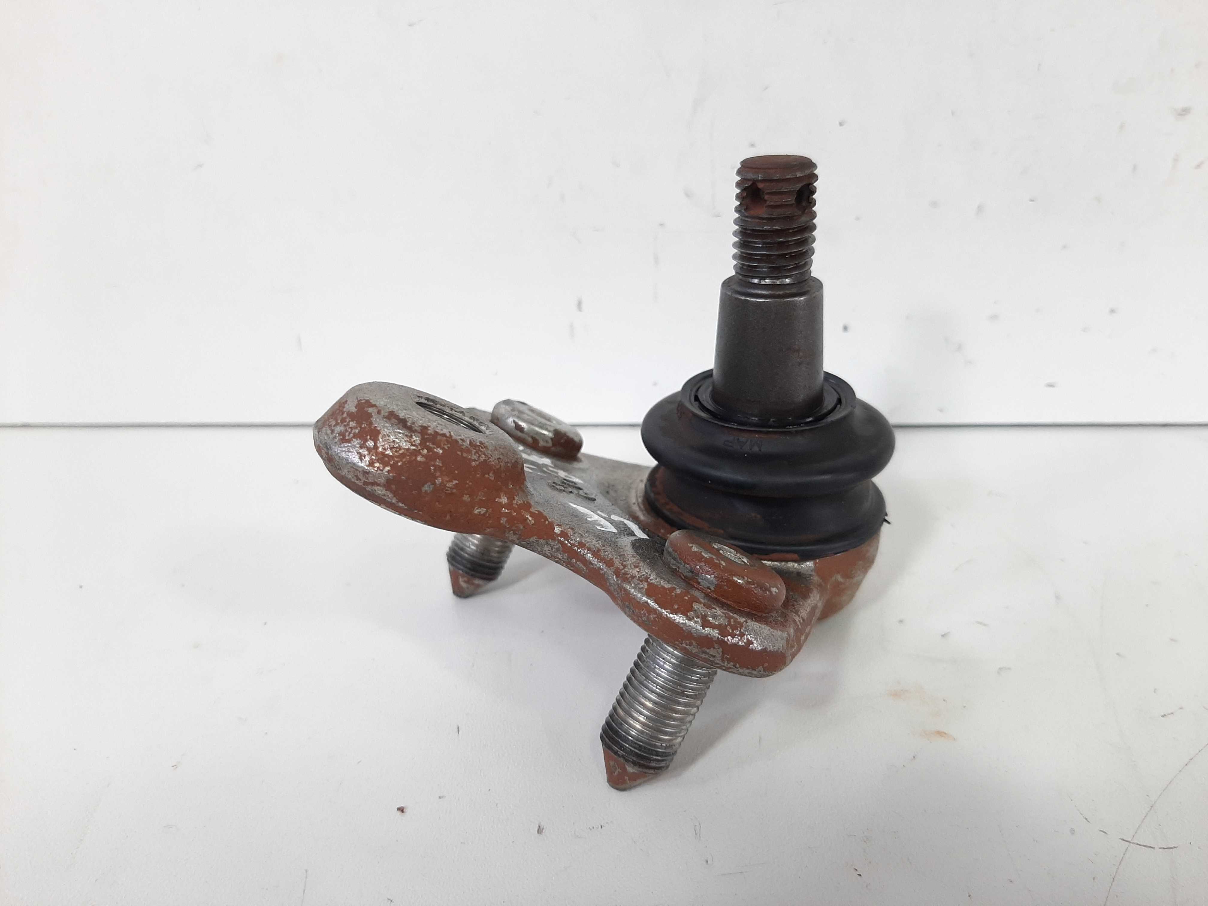 Pivo Suspensão Inferior Esquerdo Honda Hrv 2015 2016 A 2020 3