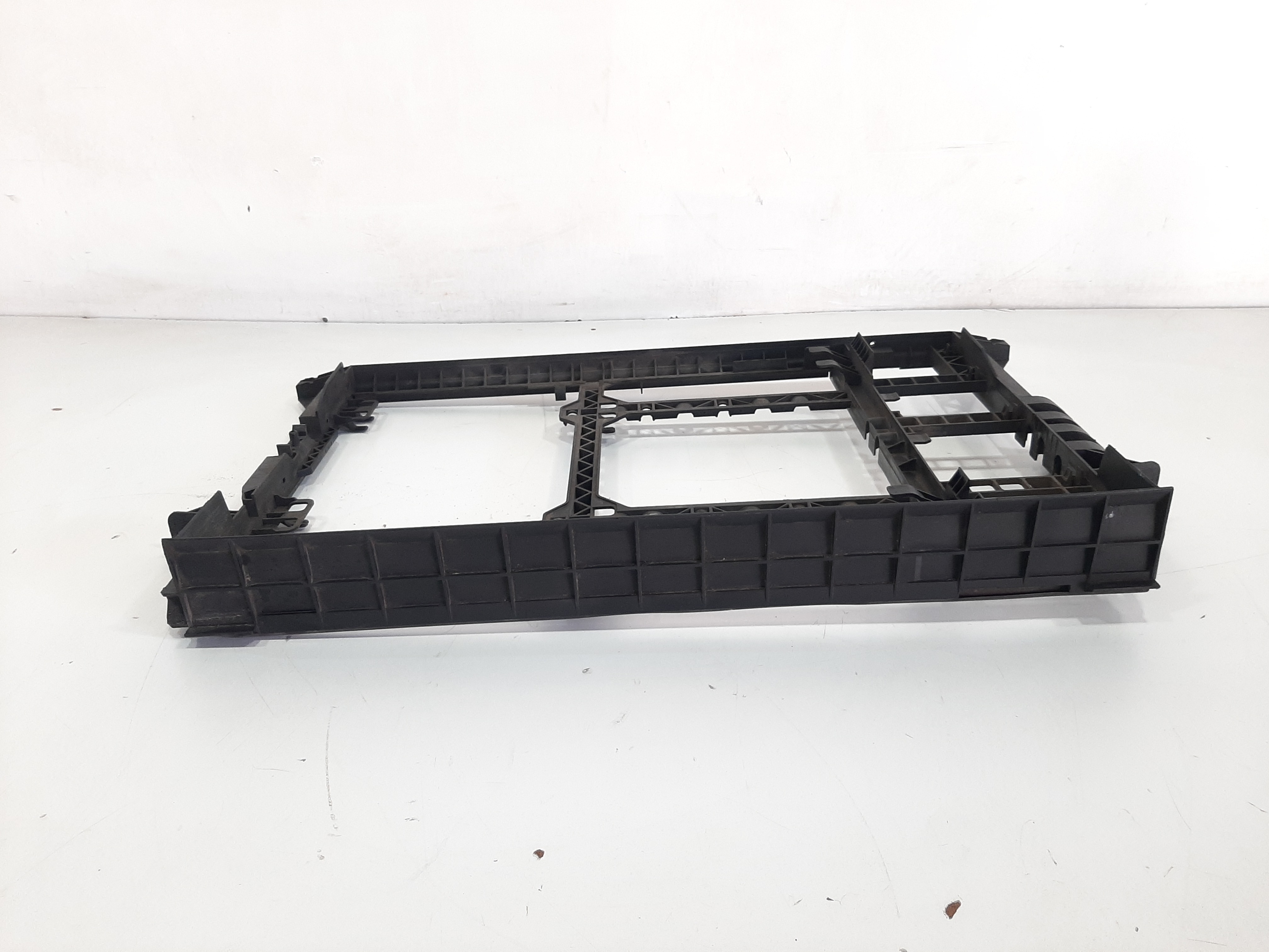 Suporte Condensador Bmw 540i 4.4 V8 1998 1999 2000 A 2003 3