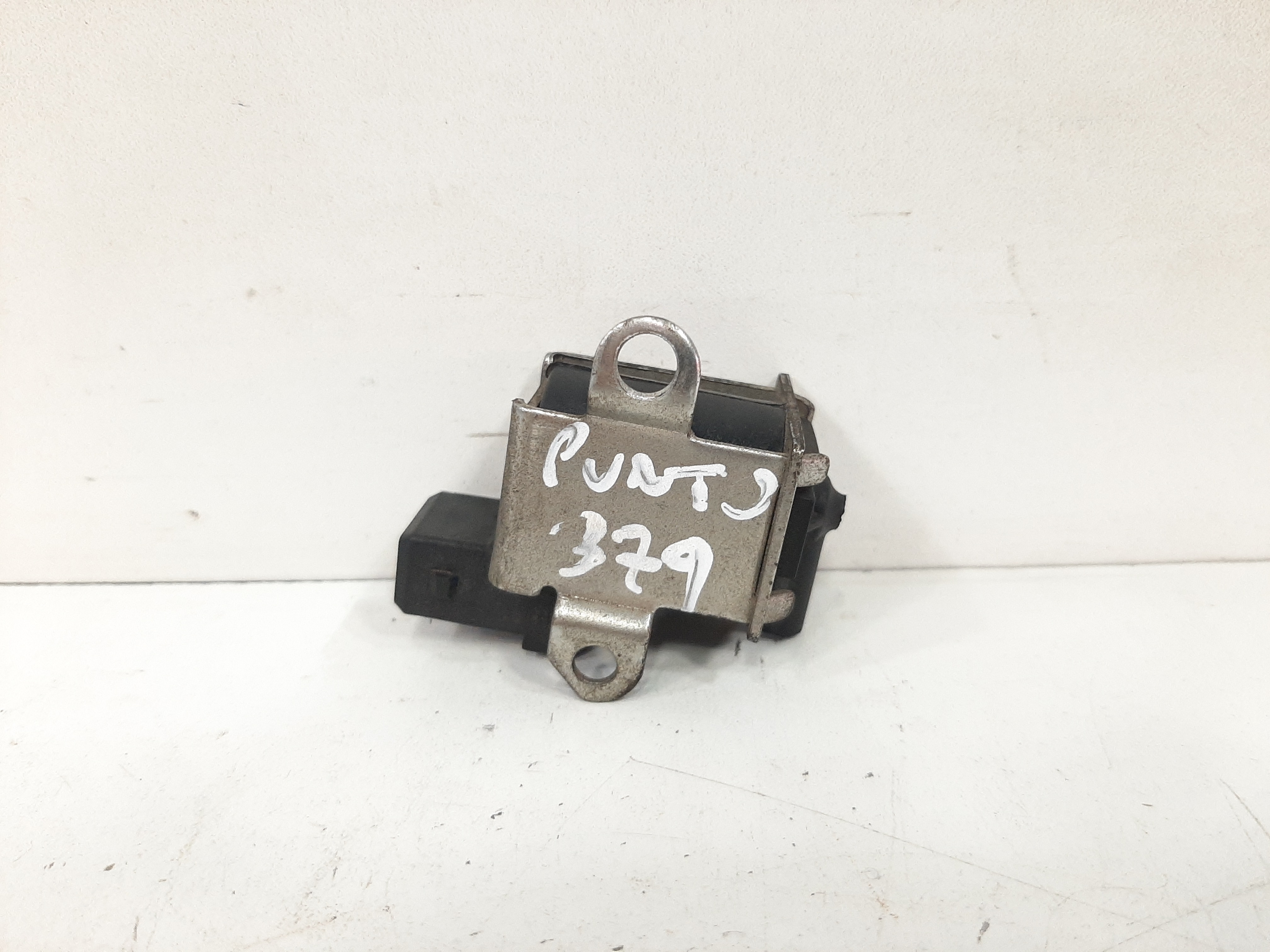 Válvula Solenoide Partida Fria Punto 1.4 08 A 2012 51808646 1