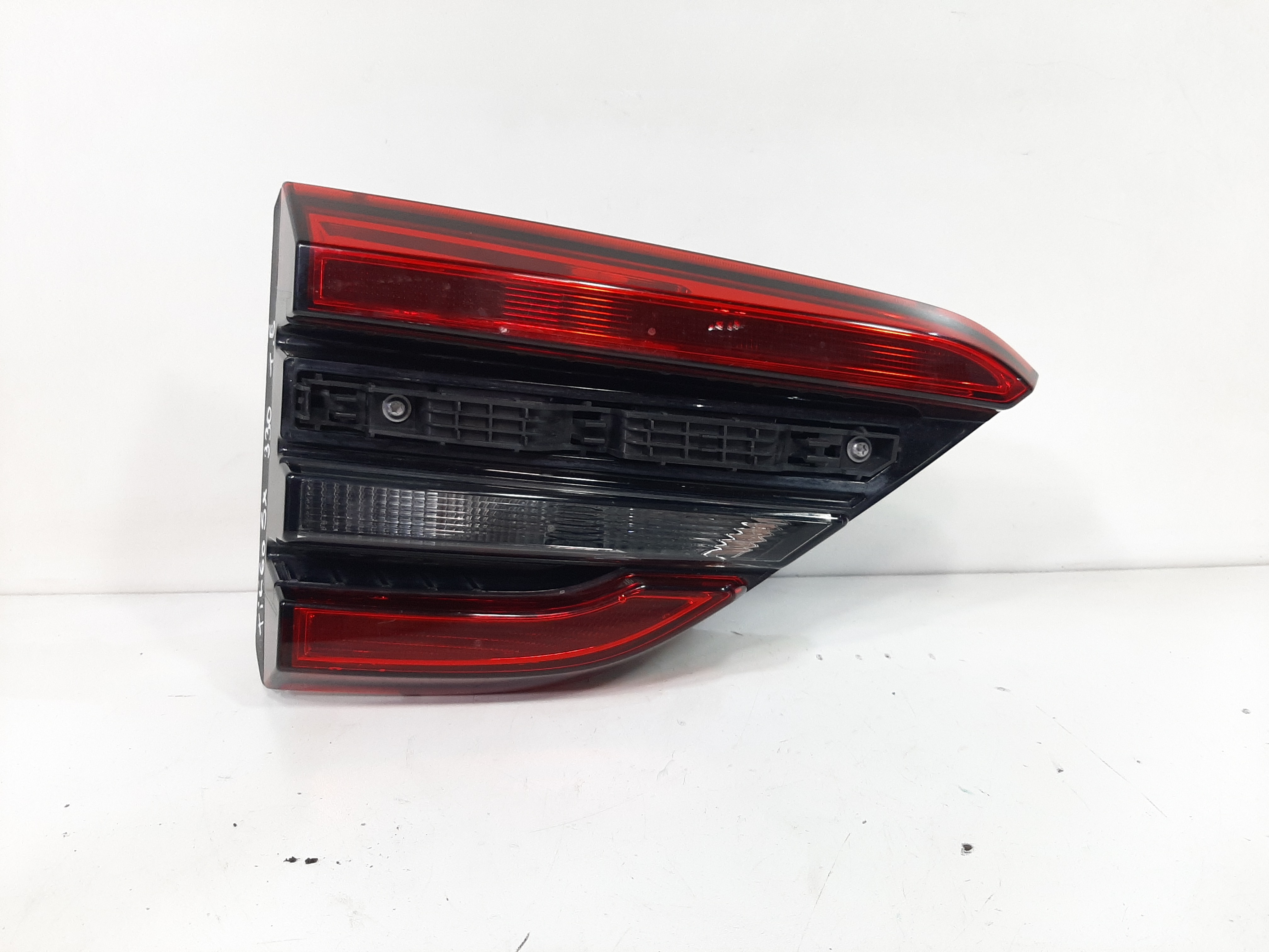 Lanterna Tampa Traseira Esquerda Tiggo 5x 2019 2020 A 2023 Esquerdo/motorista 4