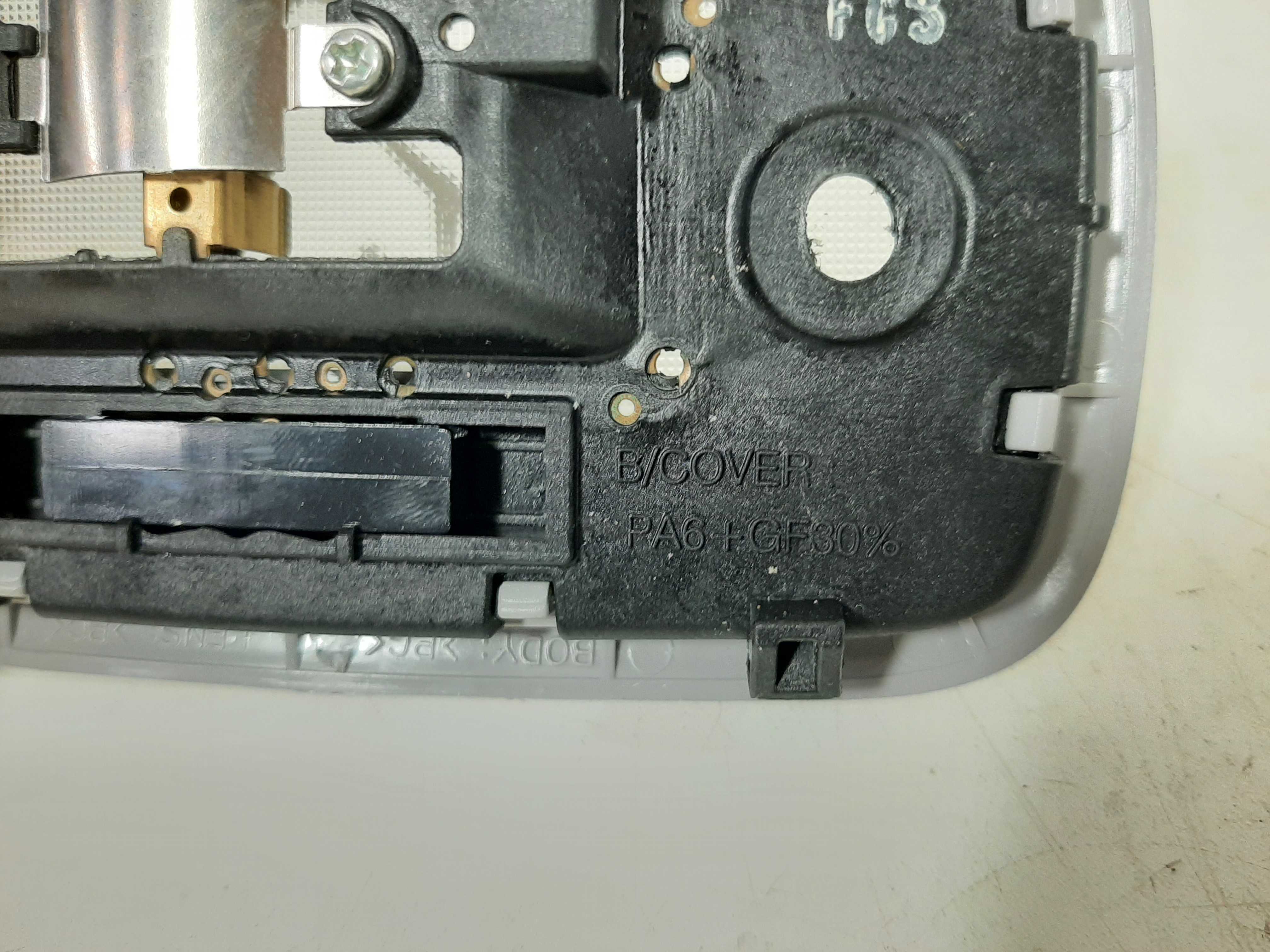 Luz Cortesia Interna Traseira Hyundai I30 2009 2010 A 2012 2